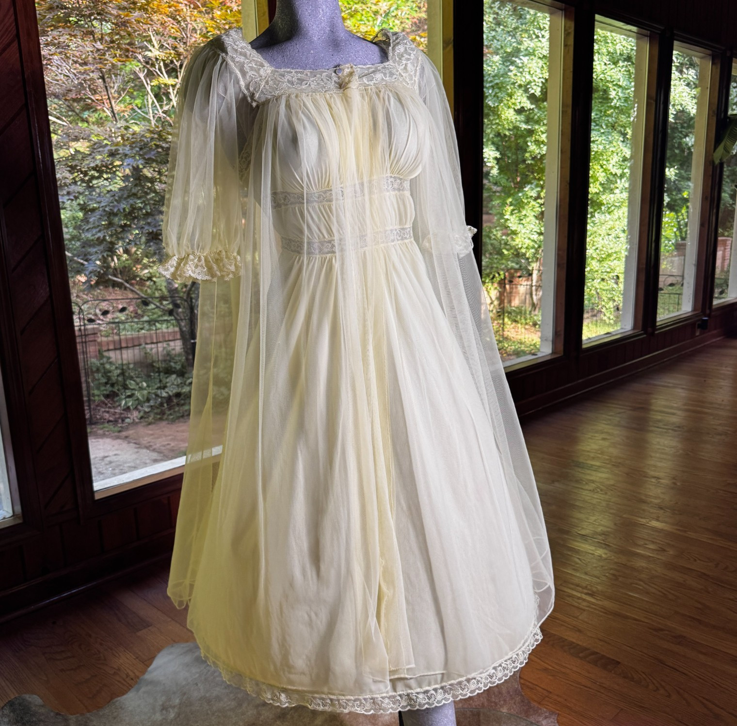 Vintage 50s 60s Yellow Lace Babydoll Nightgown & Peignoir Set Vanity Fair Small