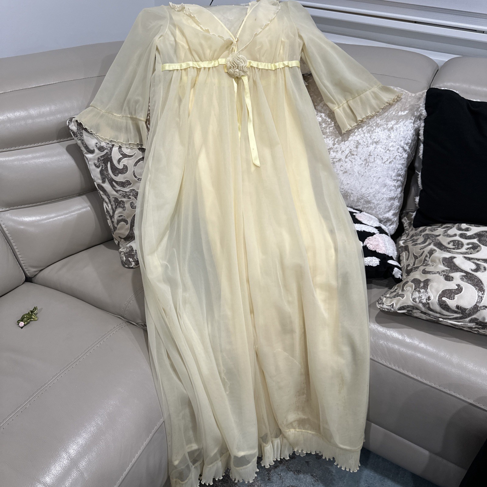 Vintage Evette 2-Piece Sheer Ivory Chiffon Peignoir Set Robe Nightgown Sz petite