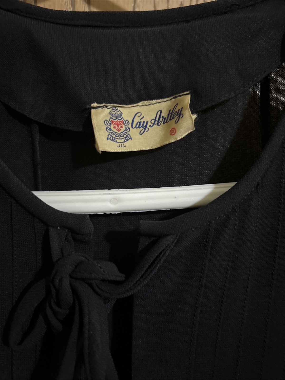 Vintage Cay Artley 1940’s Crape Rayon Black Short Sleeve Dress w Belt. Read