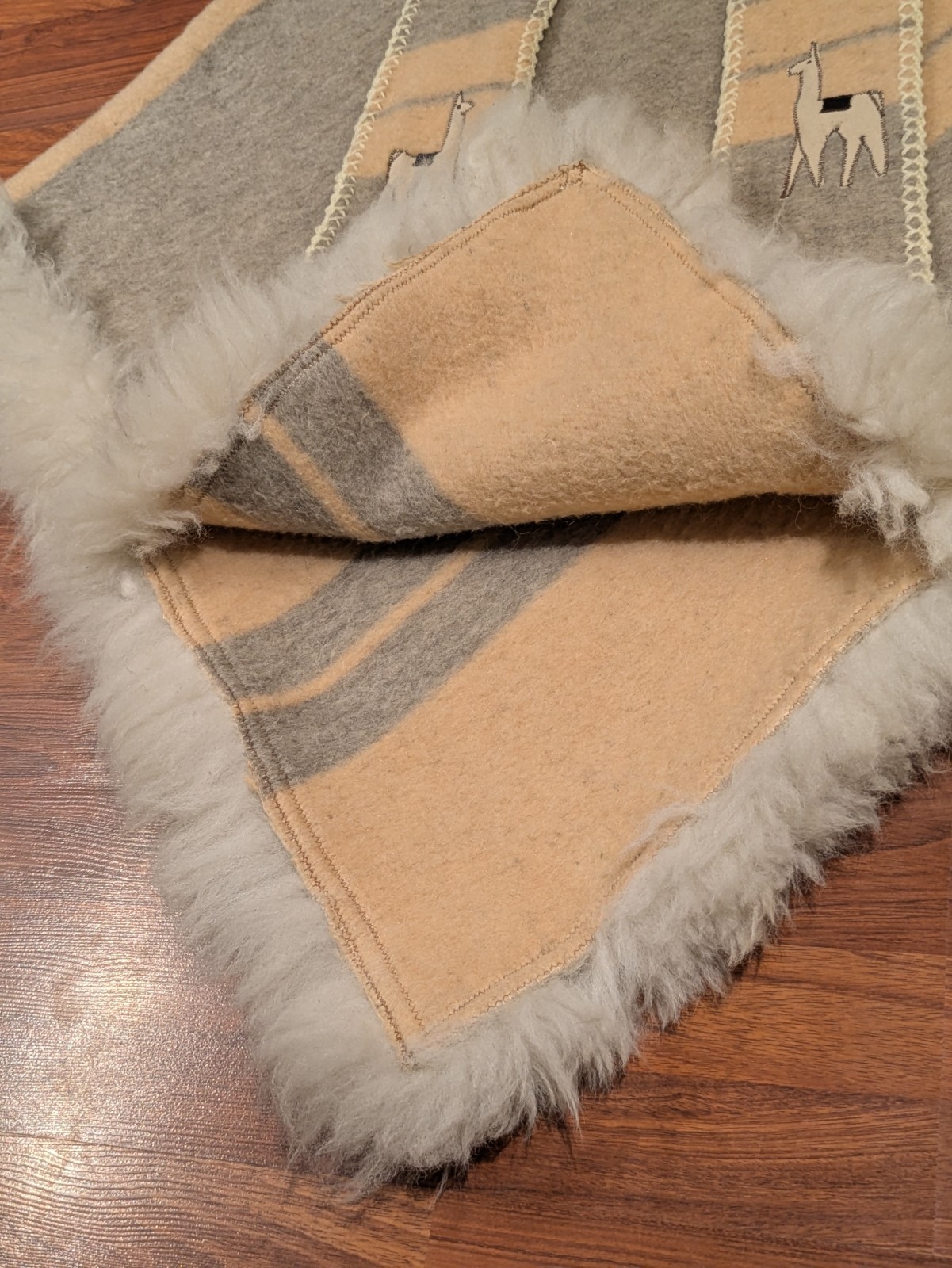 Vintage Peruvian 100% Alpaca Wool Poncho Cape Llama Fur Trim Handmade Boho