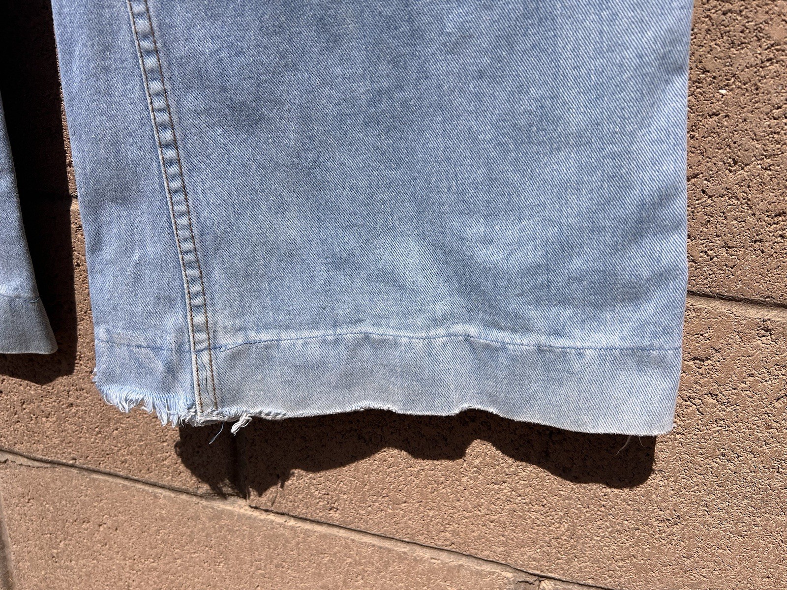 VINTAGE BELTED BELL BOTTOM JEANS LIGHT WASH 30”X31”