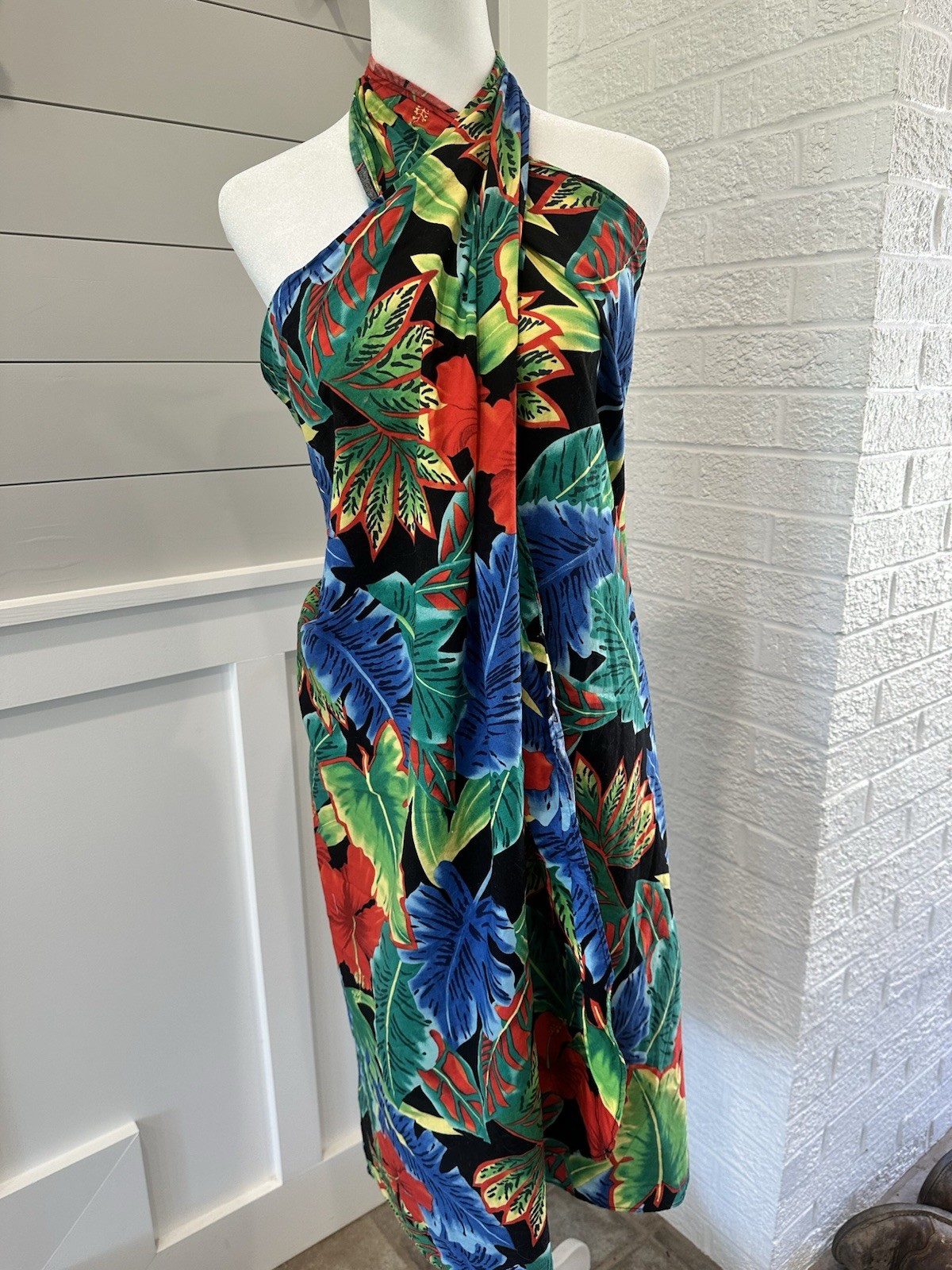 Hilo Hattie’s Vintage Sarong Pareo Wrap Dress Skirt Hawaiian Floral Tiki Red USA
