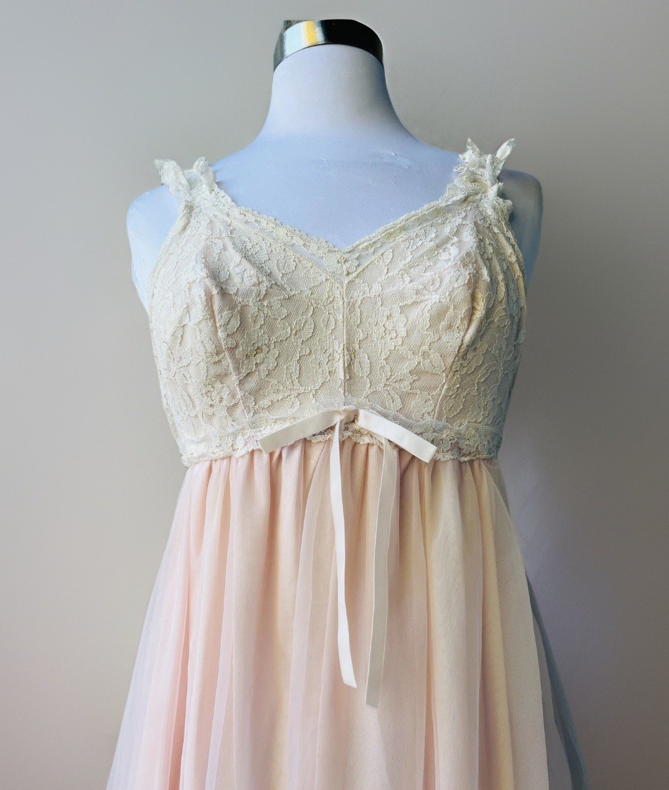 Vintage 50s Aristocraft Superior Soft Pink Babydoll Nightgown w/Cream Lace 34