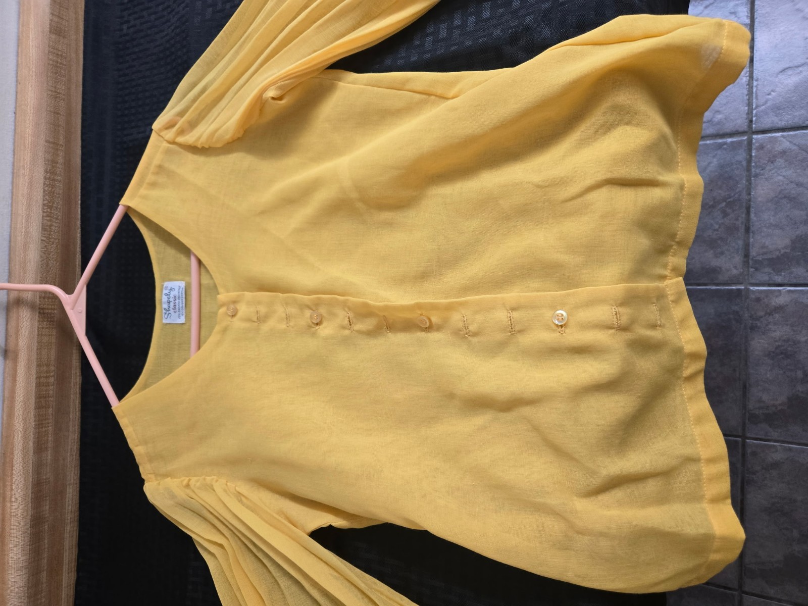 Vtg. Shapely Classic 1970s top; yellow dacron/cotton, pleated sleeves.