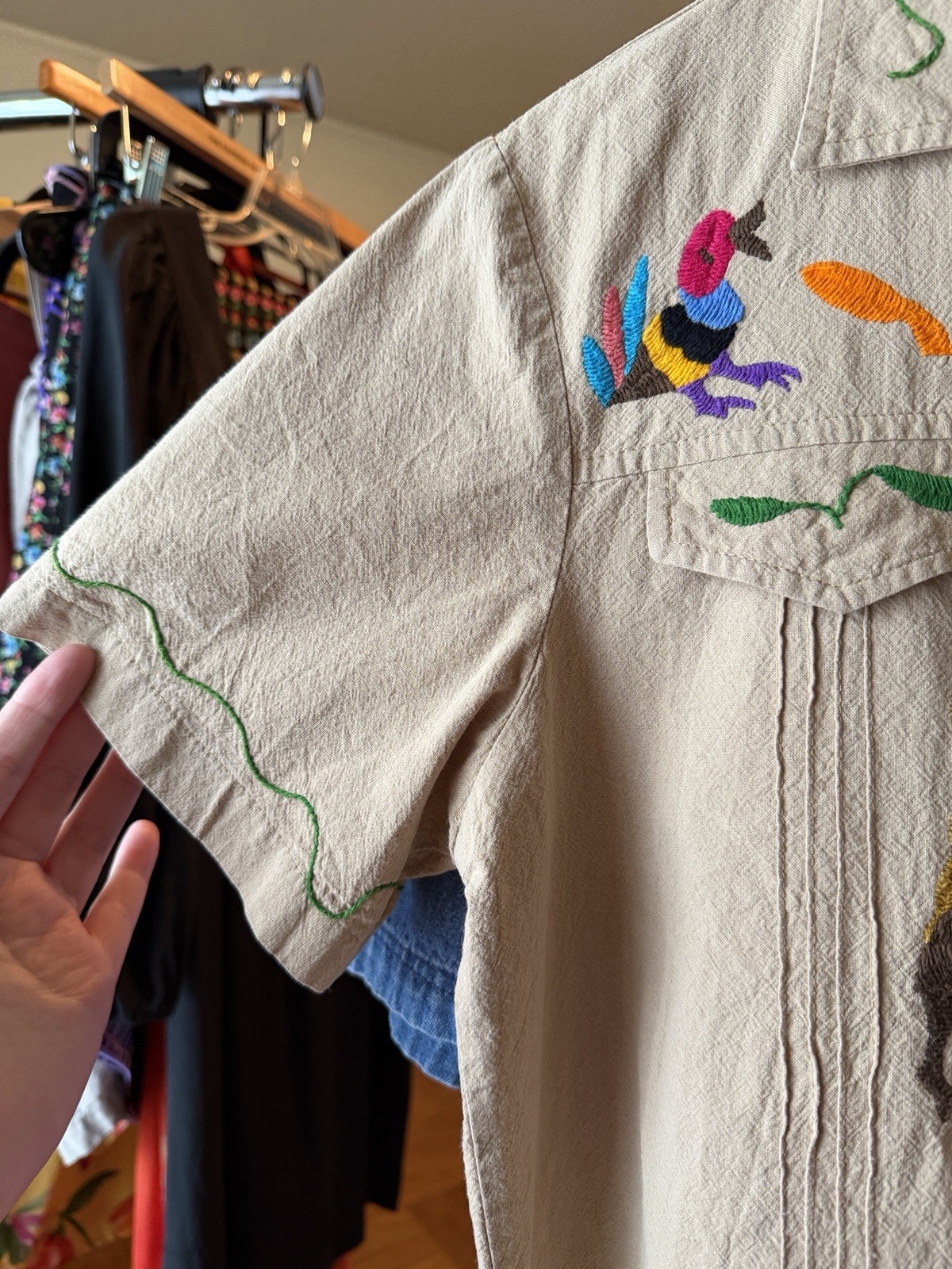 Vintage 60s 70s Guatemalan Embroidery Folk Art Animal Cotton Button Down M