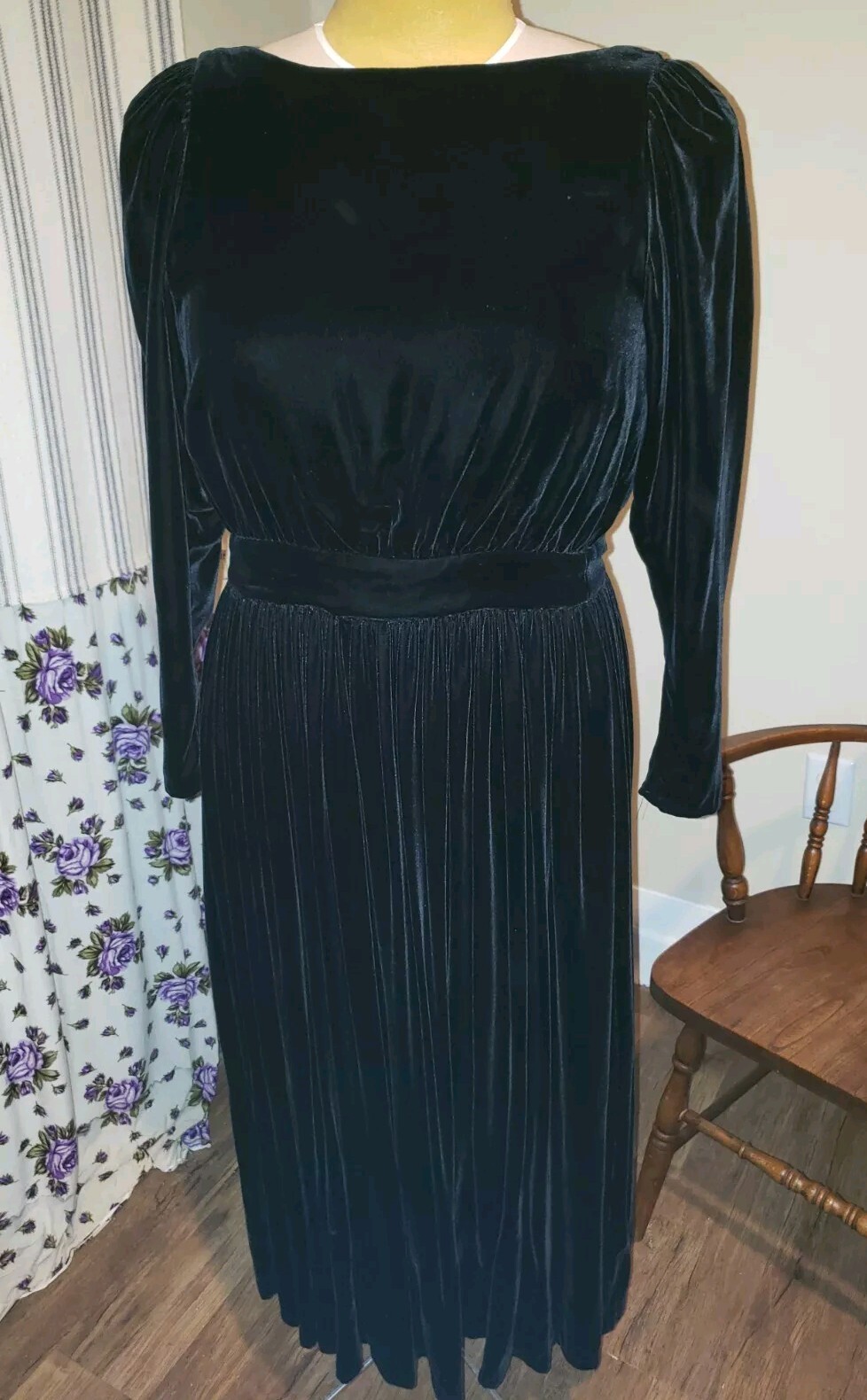 Vintage Eileen West Velvet Little Pouf Long Sleeve Dress W/ Open Back Sz 8