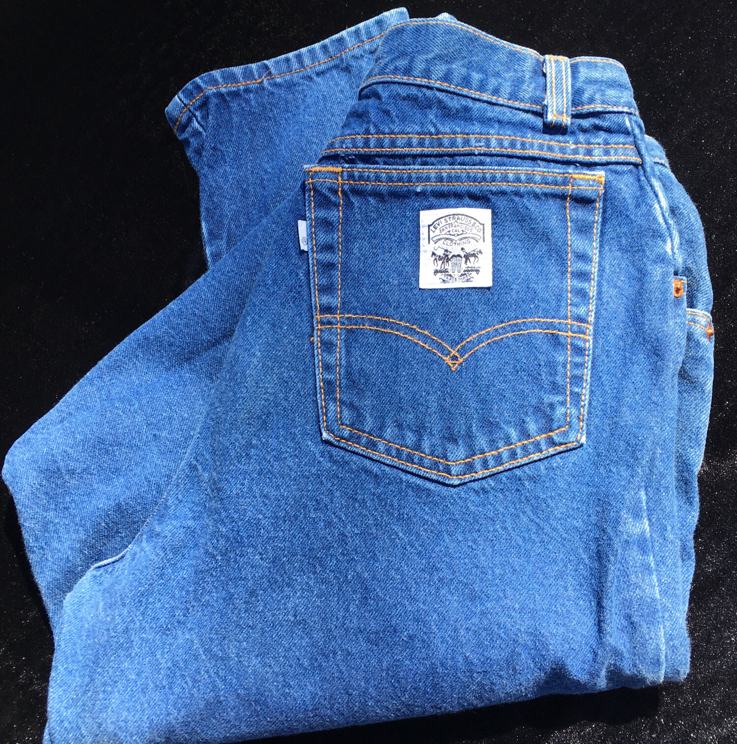 VINTAGE LEVI’S WHITE TAG TAPERED LEG MOM JEANS MADE IN U.S.A. WOMEN’S SIZE 13