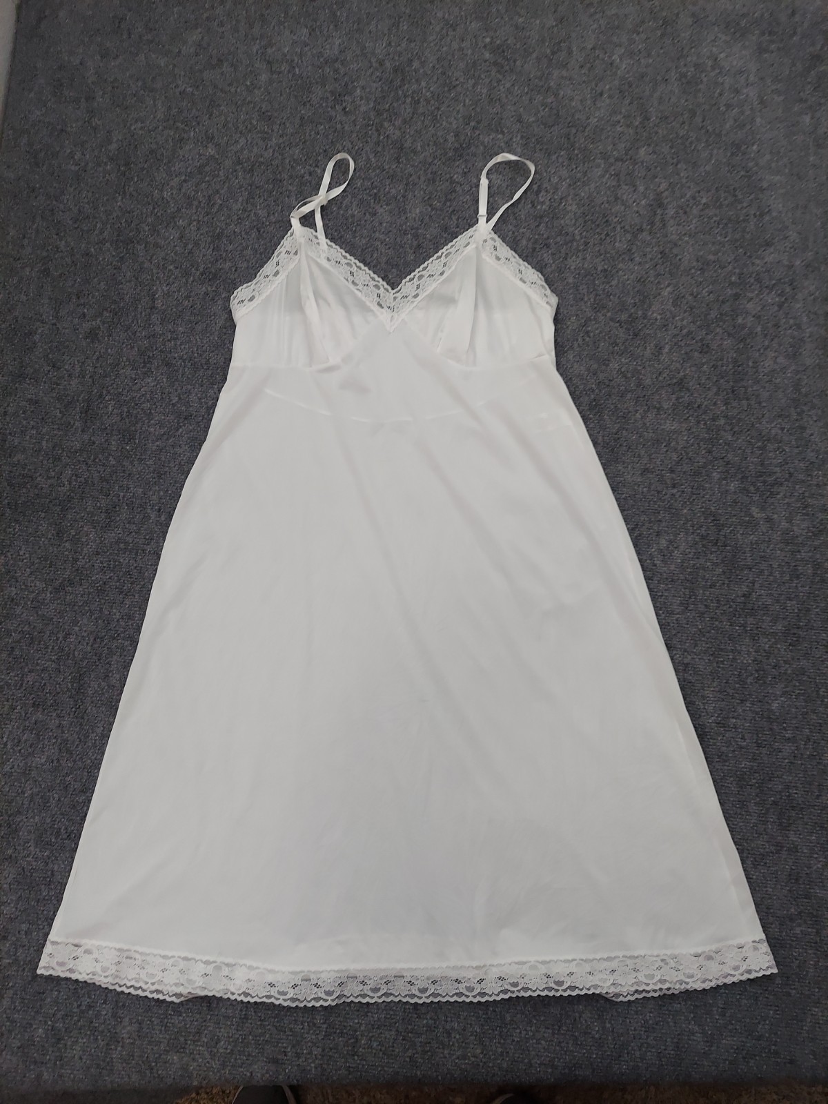 Vtg Vanity Fair Slip Dress Womens 40 Large White 24″ Lace Adj Straps USA Nylon