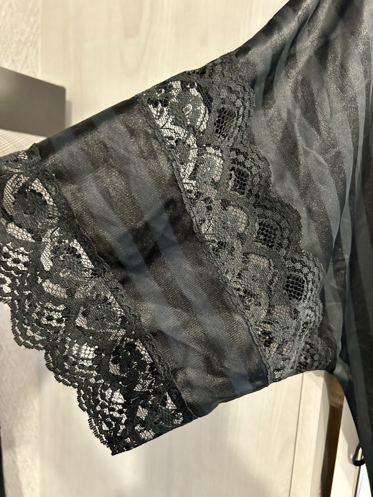 Fredericks of Hollywood Black Lace Satin Robe Womens Medium Lingerie Boudoir