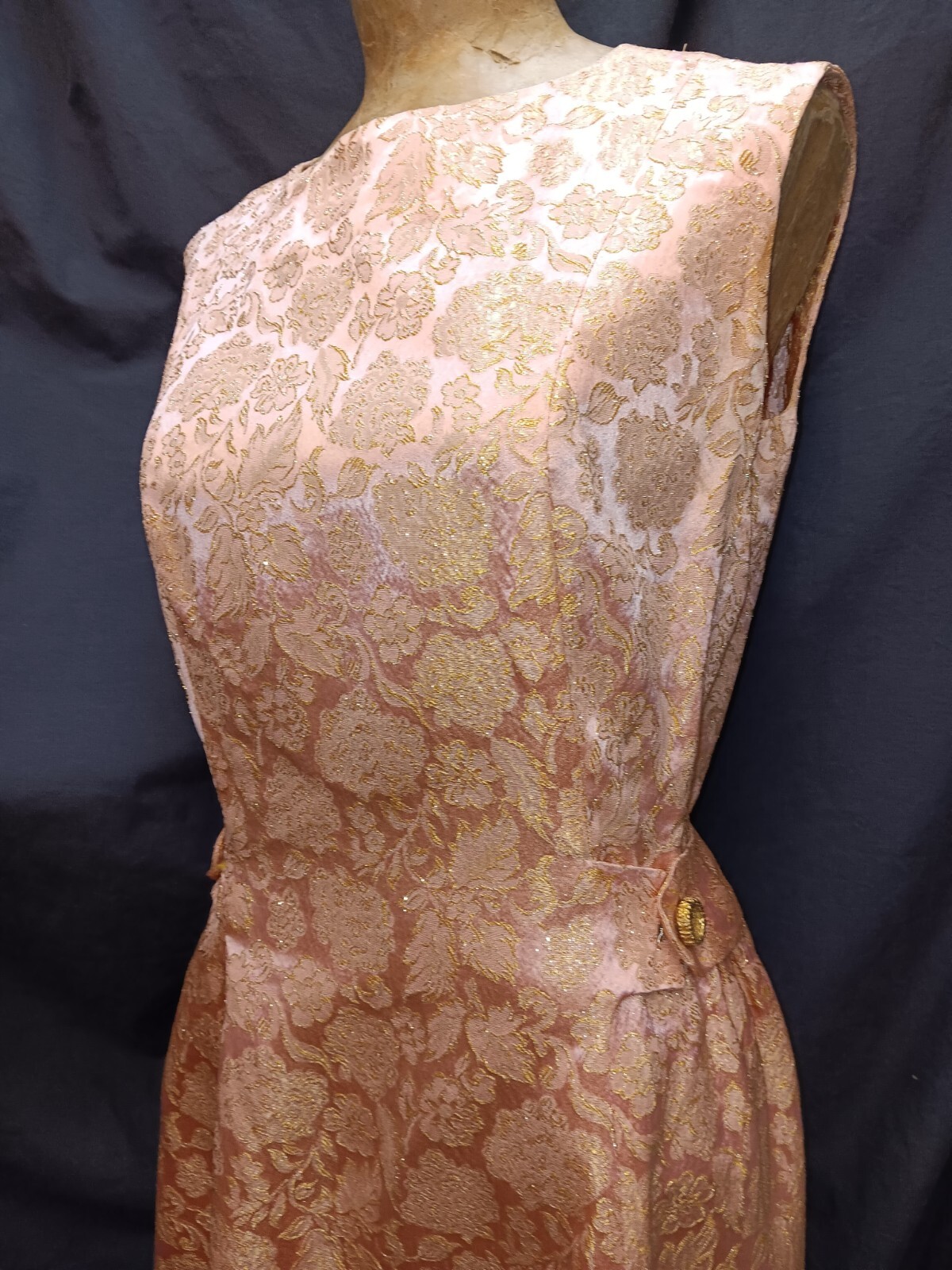 Vintage 1960’s Pink & Metallic Gold Rayon Mod Dress Size Medium