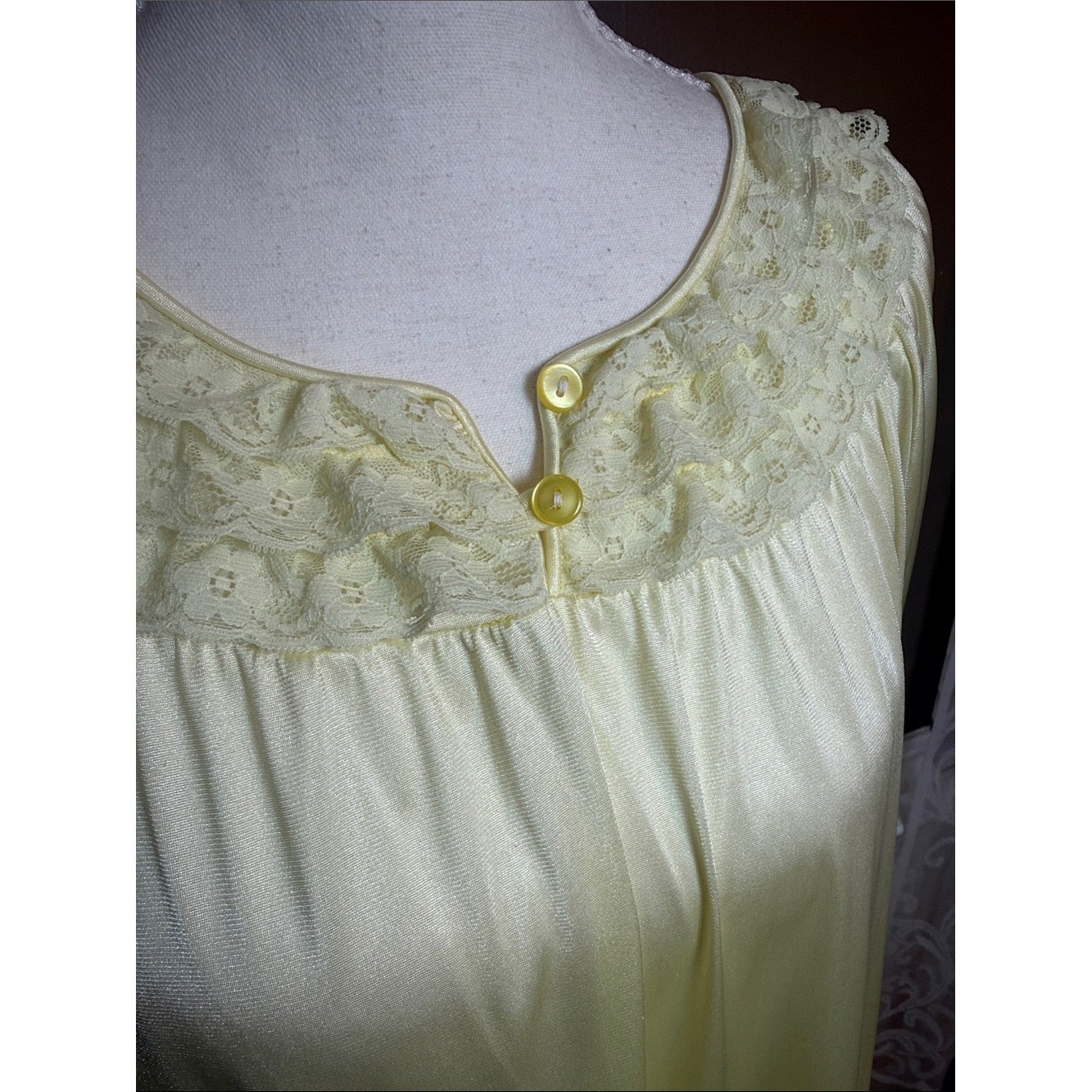 Vintage 80s Gregaro Yellow Nylon Lace Nightgown Cottagecore Grandmacore M