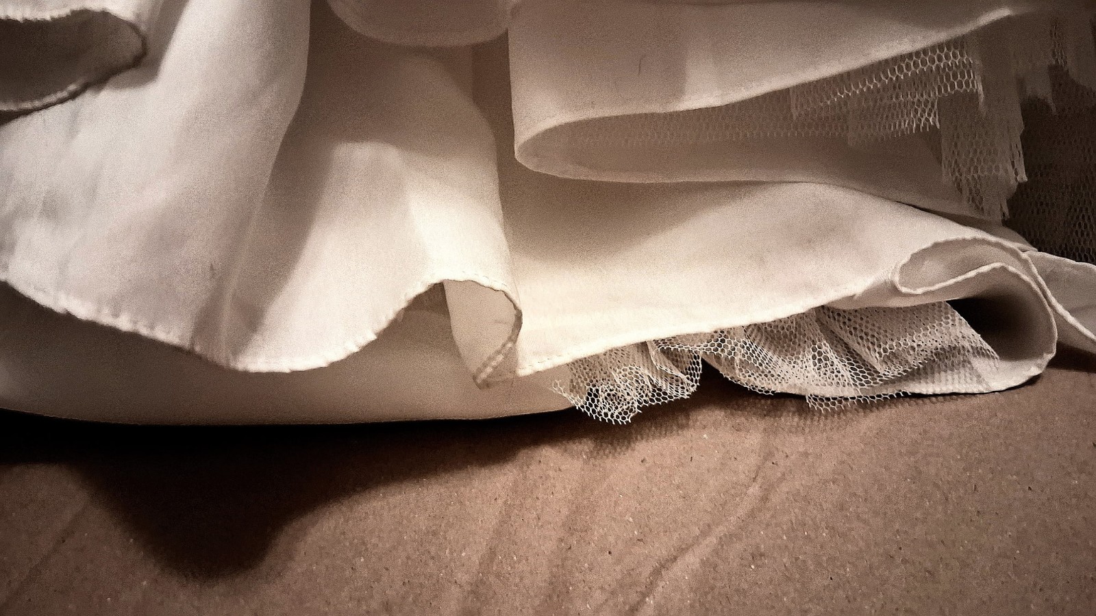 ♡ Oleg Cassini Wedding Dress ♡ Size 16 ♡ Sleeveless with lace and its own train