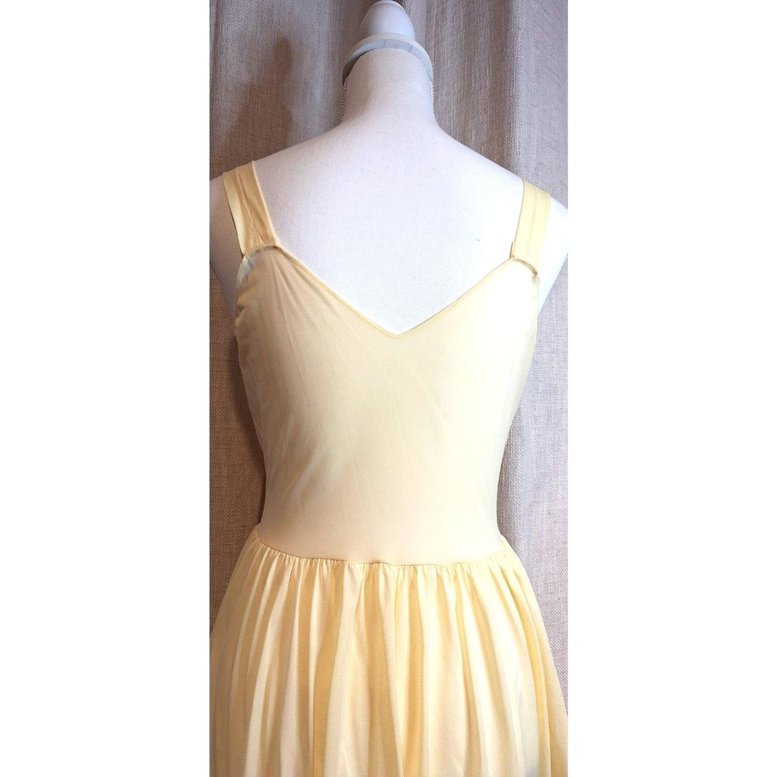 Vanity Fair Ladies Yellow Vintage Nightgown