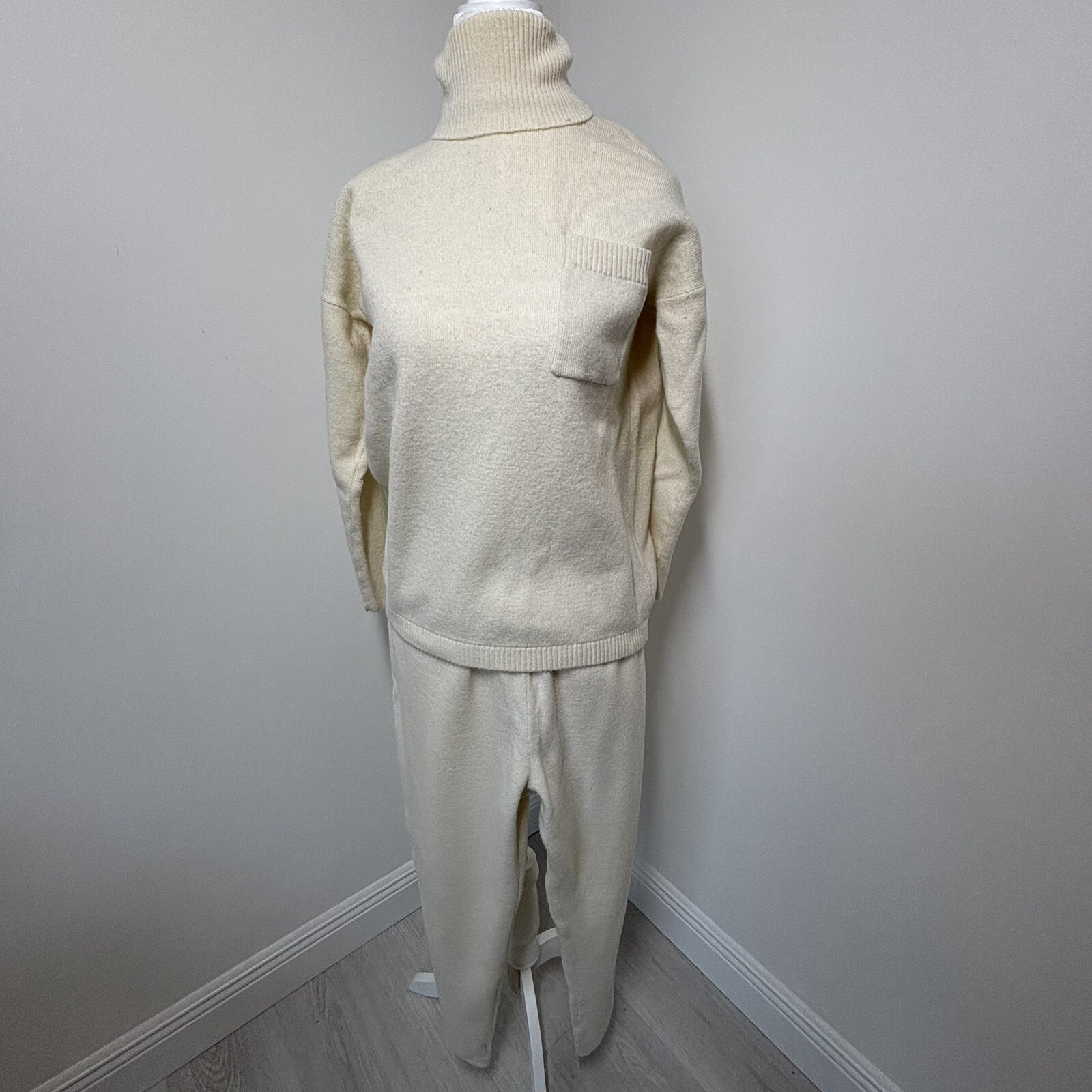 Vtg Liz Claiborne Knit 2 Piece Ivory Turtleneck Sweater And Pants Size S/M