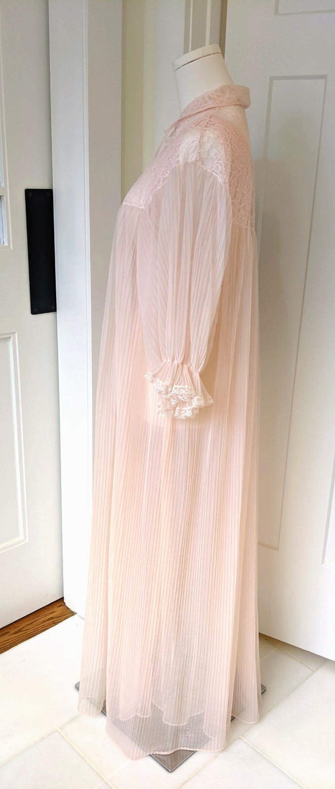 Vintage Nylon Tricot & Lace Pale Pink Very Sheer Peignoir Set Size M Gorgeous!!