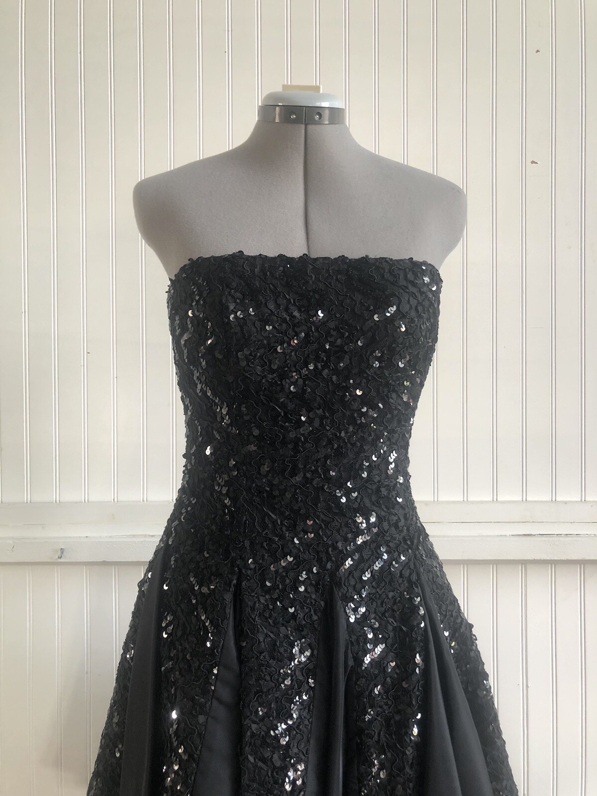 Elegant 1980’s Black Sequin & Ribbon Strapless Dress, XS/S