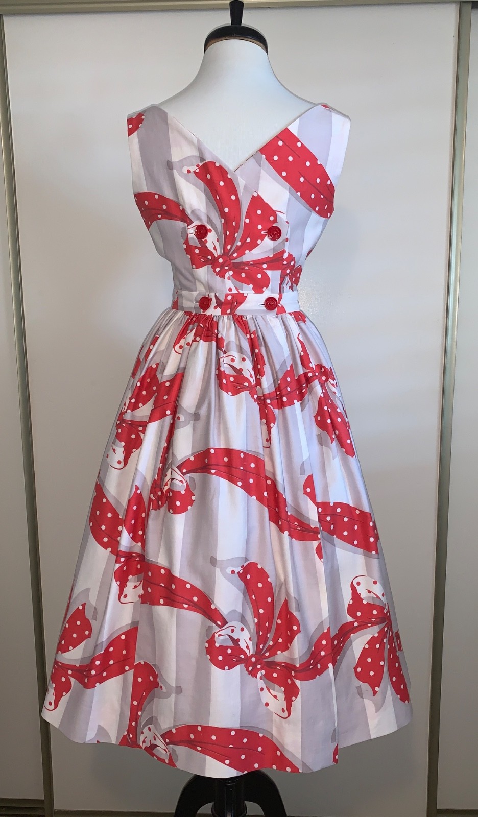 1950-60s Vintage/Retro Rockabilly Full Skirt Wrap Dress w/Pockets — Great Look!