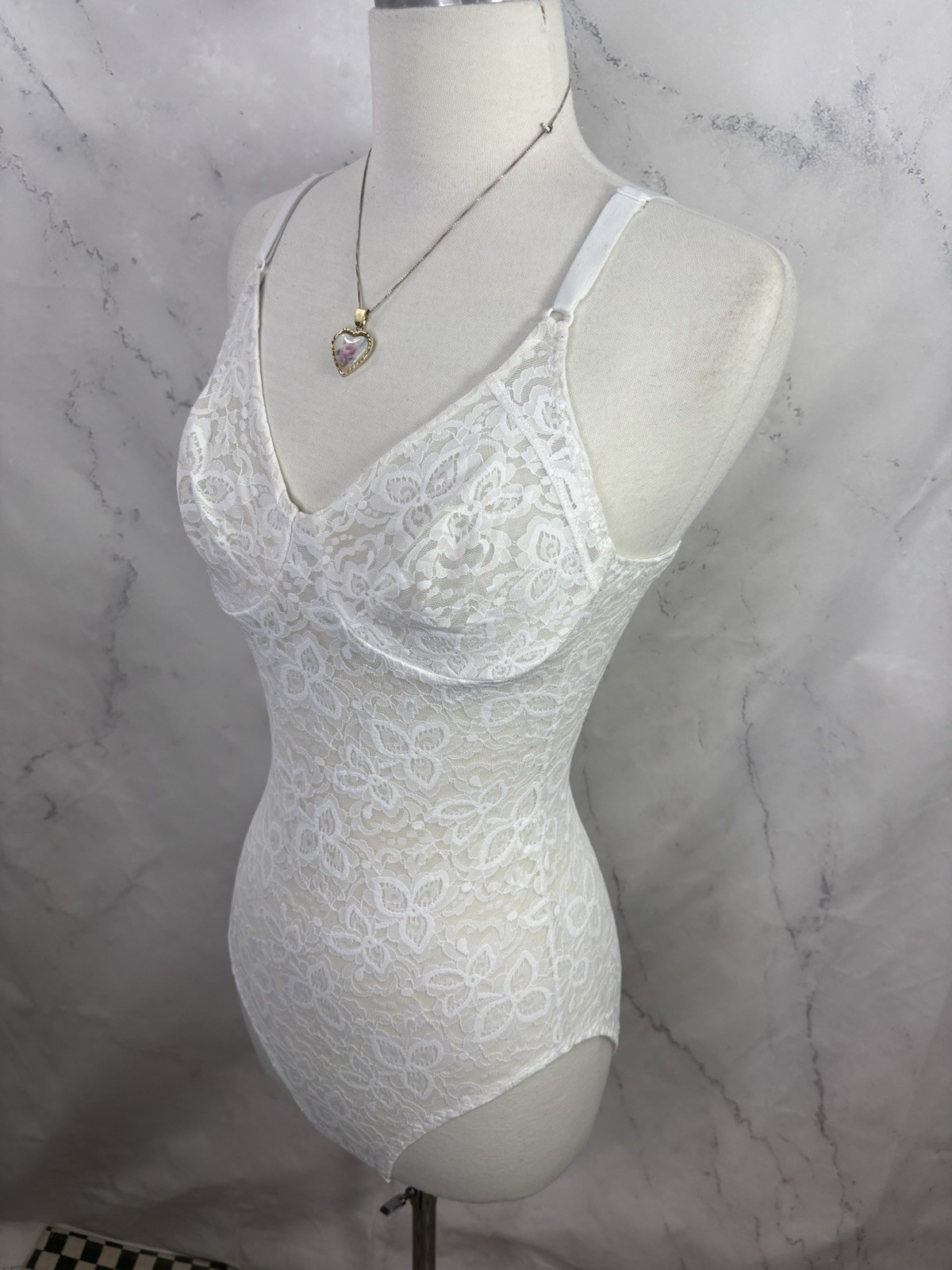 Vtg Bali White Lace Teddy Bodysuit 34B Floral Bridal Coquette Underwire shape