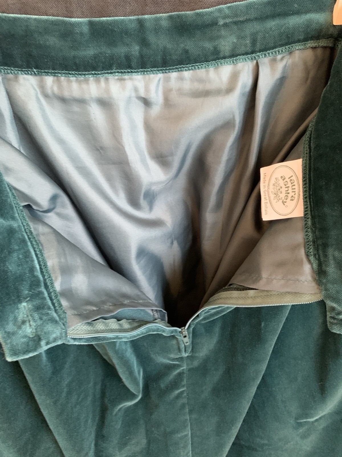 Vintage 1980s/90s Laura Ashley Deep Green Velvet Skirt (Pockets, Lined) Size 12