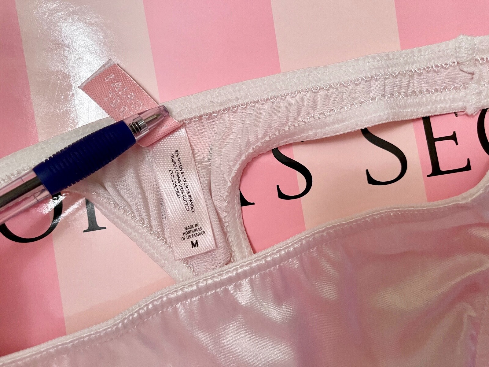 VICTORIA’S SECRET M WHITE SMOOTH SECOND SKIN SATIN VINTAGE RARE THONG PANTIES