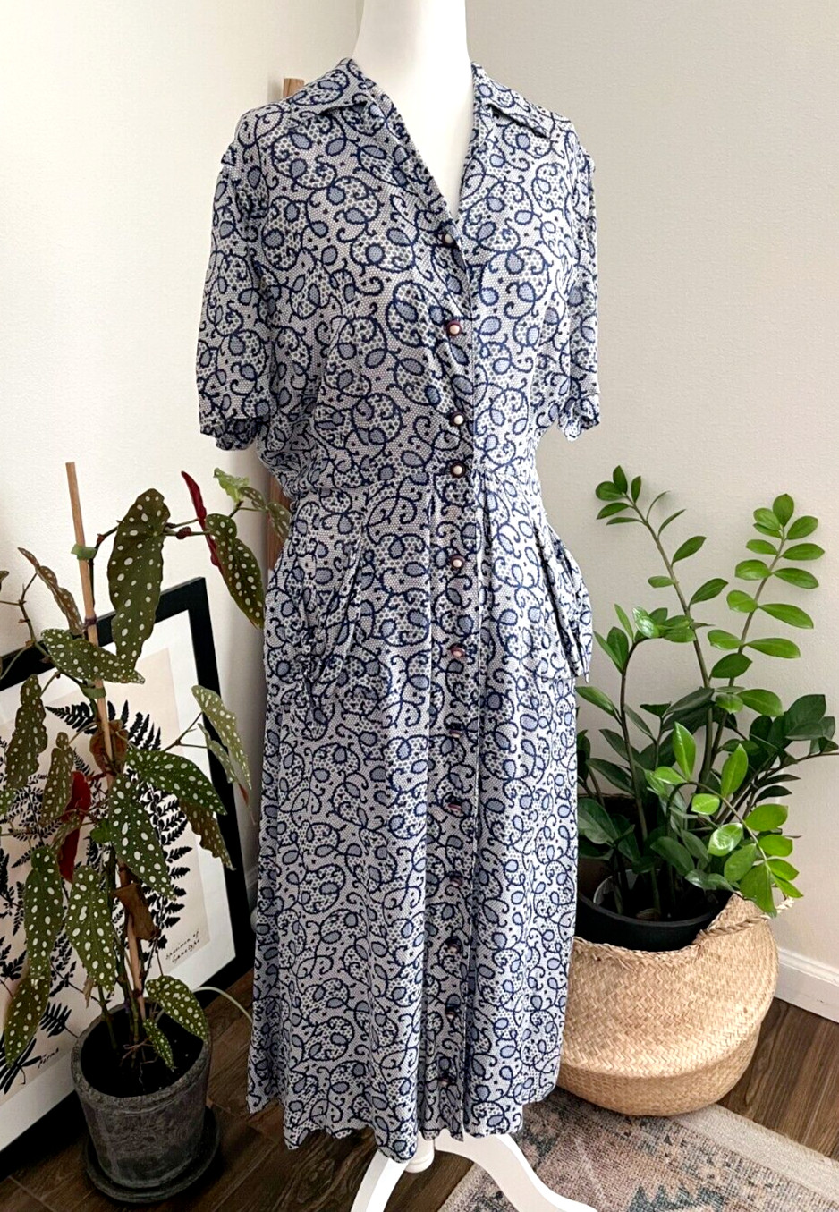 Vintage 40s Blue 1940s Women’s Patterned Rayon Button Swing Day Dress
