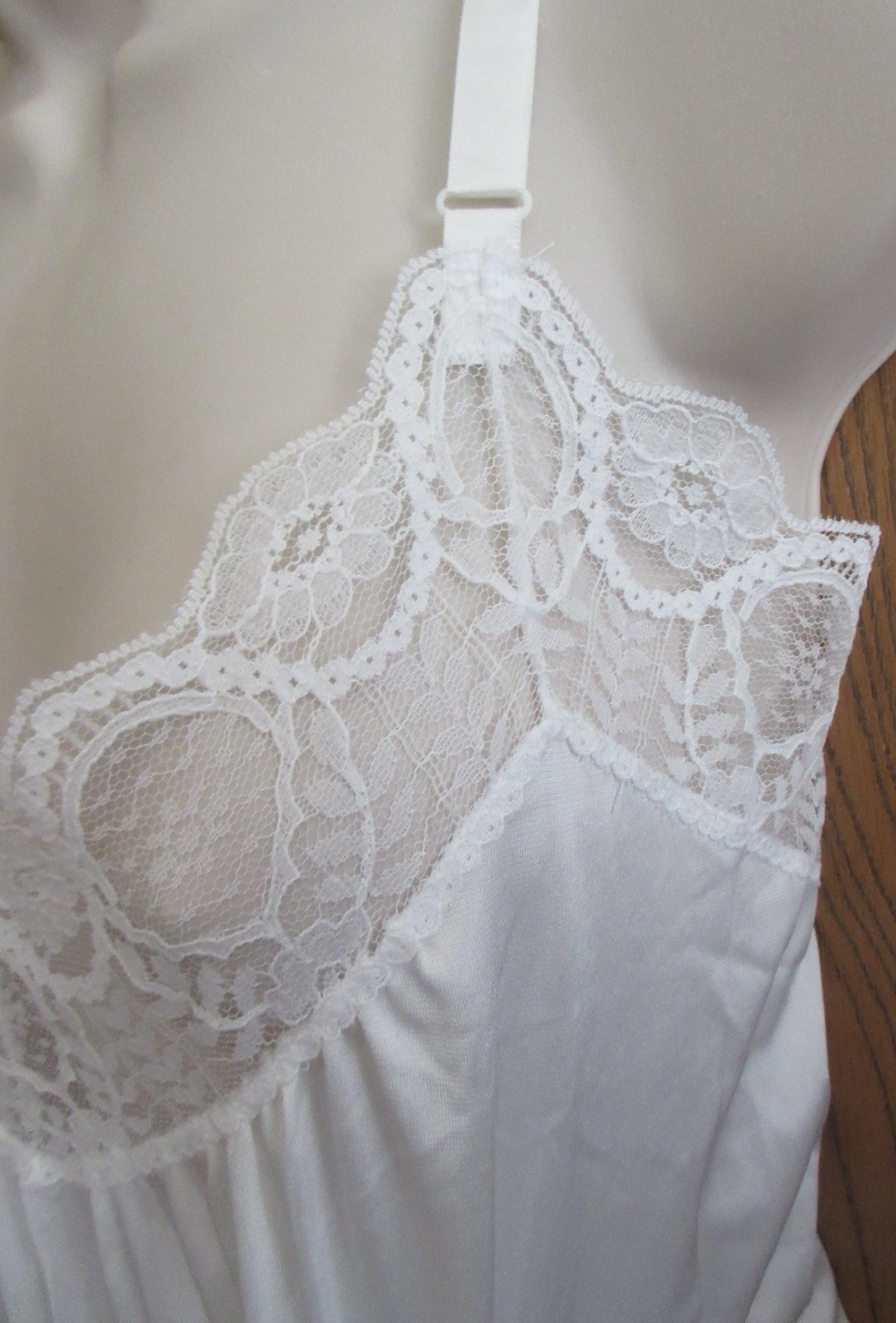 vtg CURRENT EVENT WHITE NYLON MEGA LACE full slip gown dress size MED USA RARE