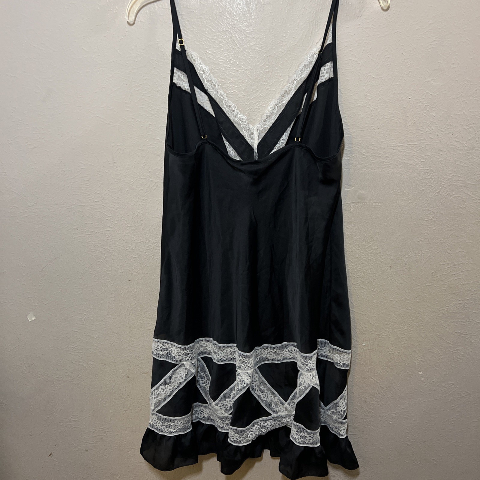 NWT Victoria’s Secret Black White Contrast Lace Ruffle Hem Slip Dress Chemise L