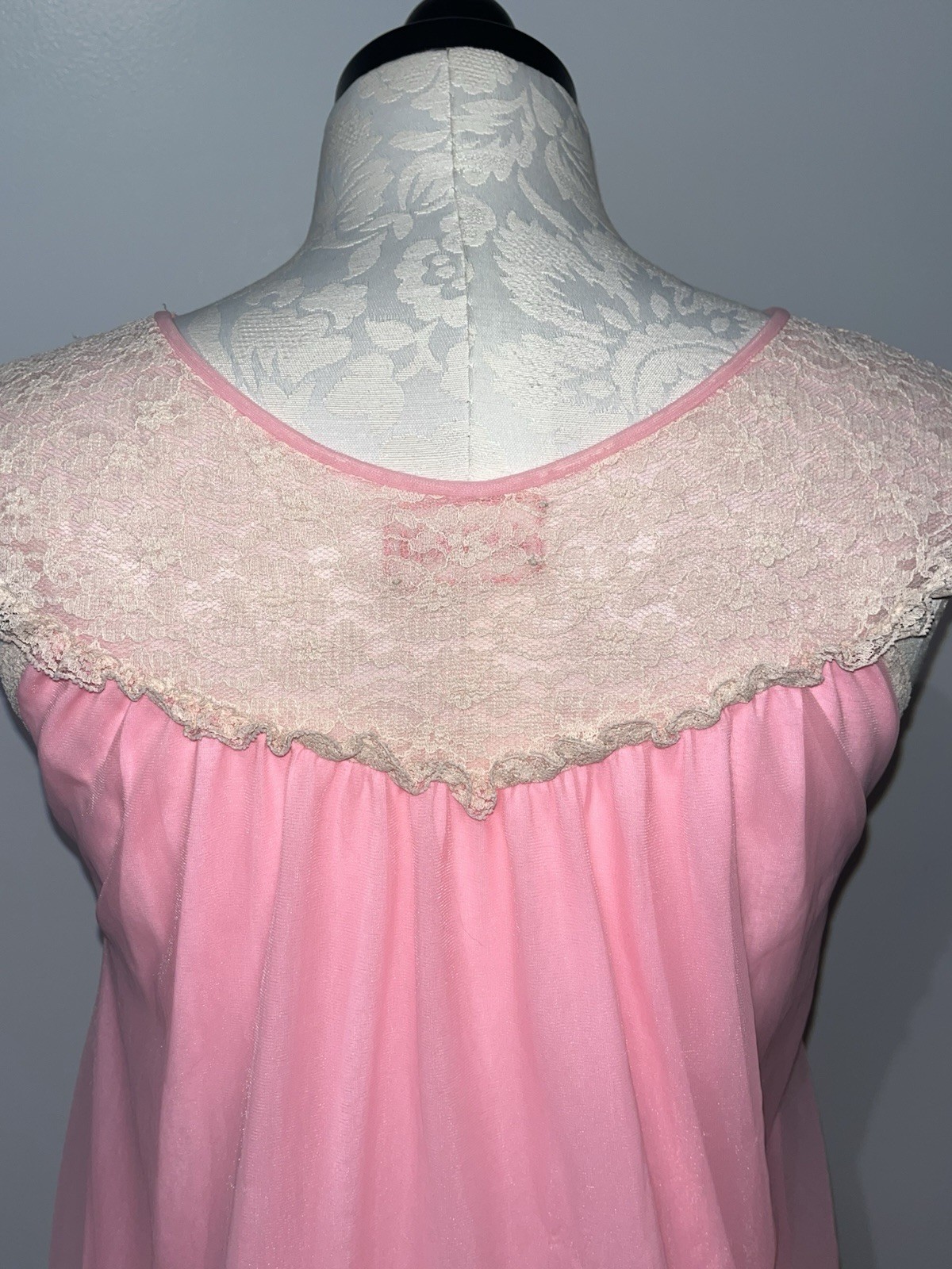 Vintage Avian Peignoir Pink Chiffon Lace V Neckline Negligee Nightgown Babydoll