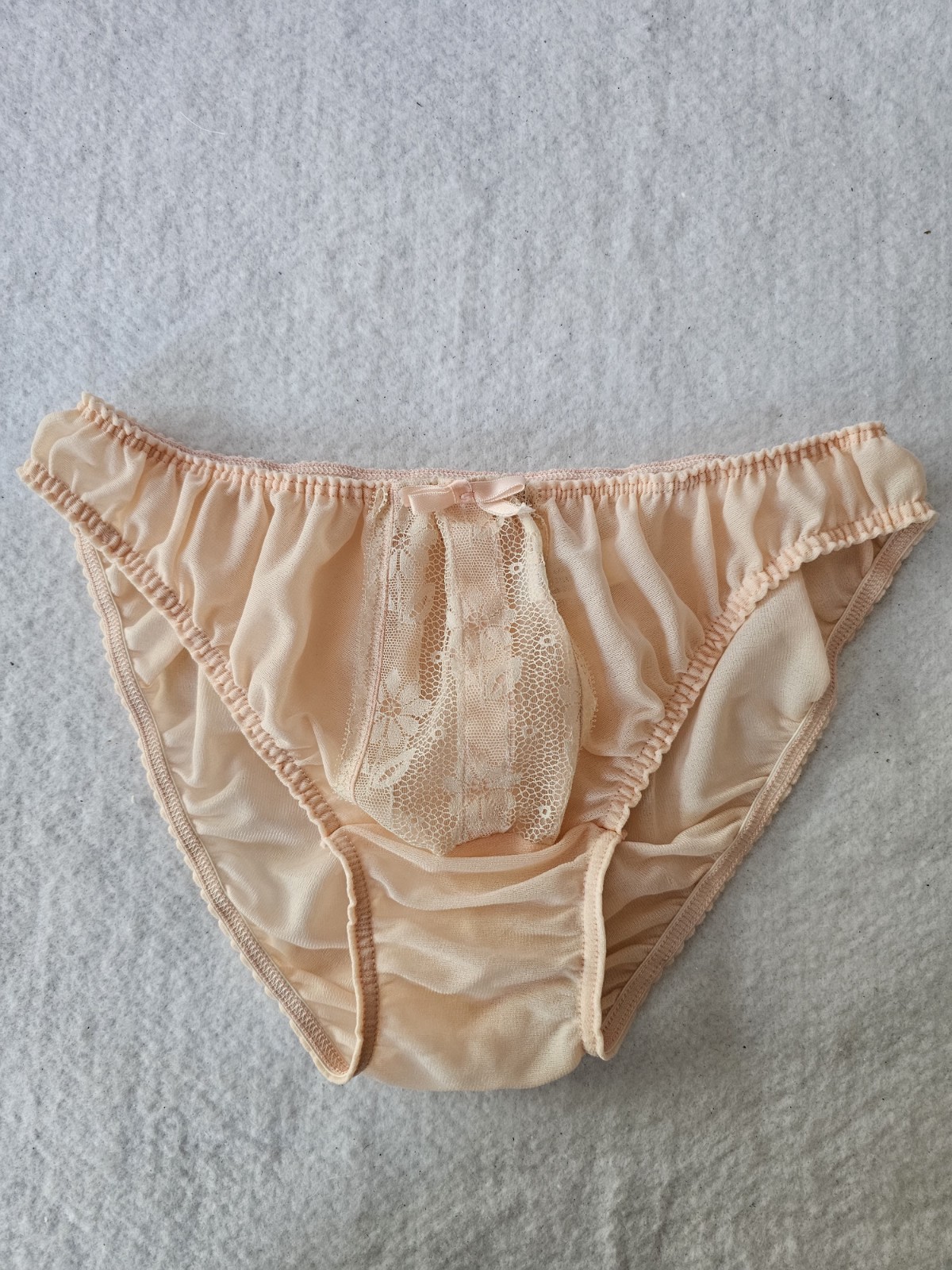 Vassarette Sheer Nylon Bikini Panties Peach Lace Front Size 6 USA