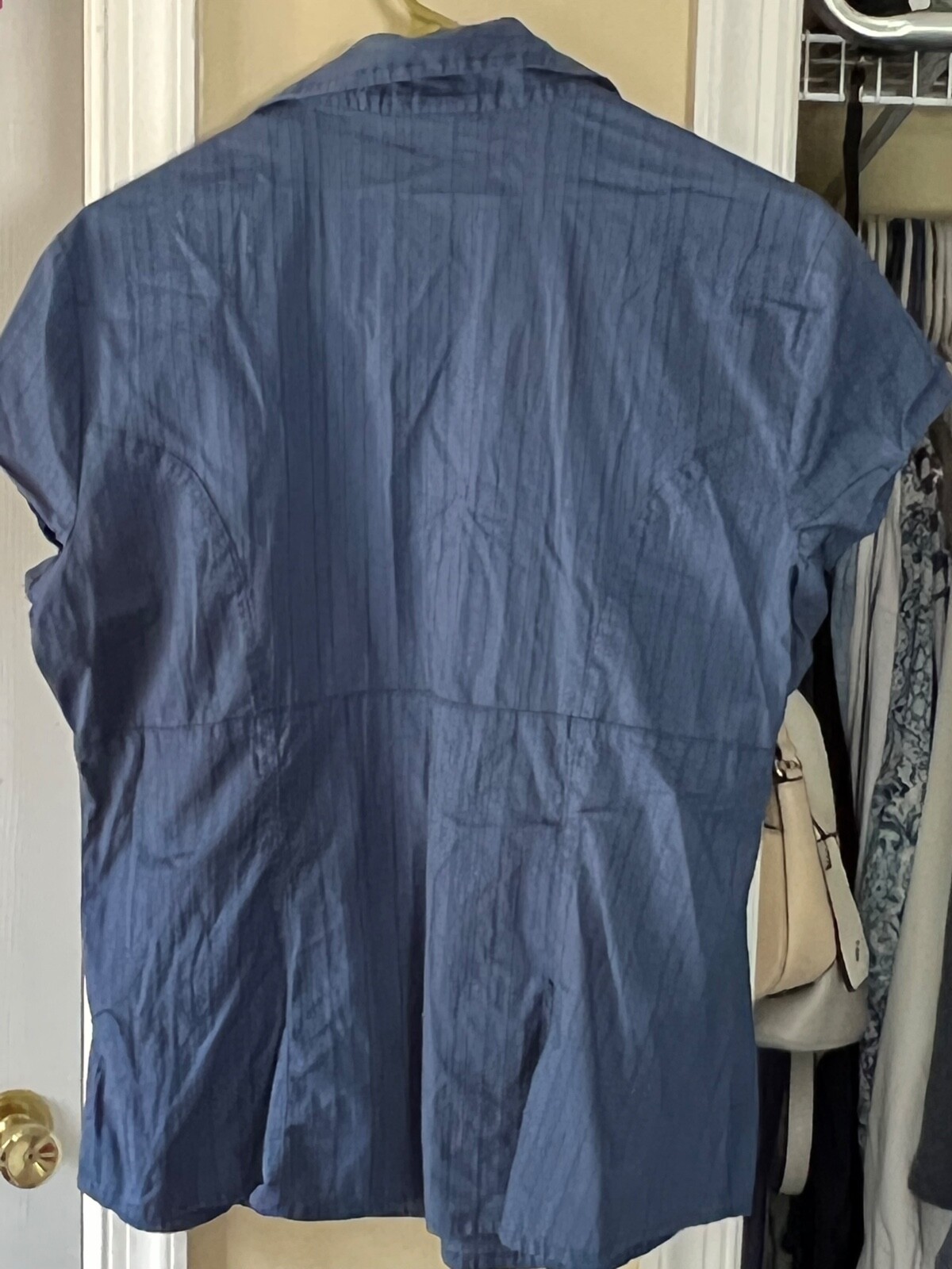 D05—Sonoma vintage 90’s Womens button up,vneck,fitted top SZ L