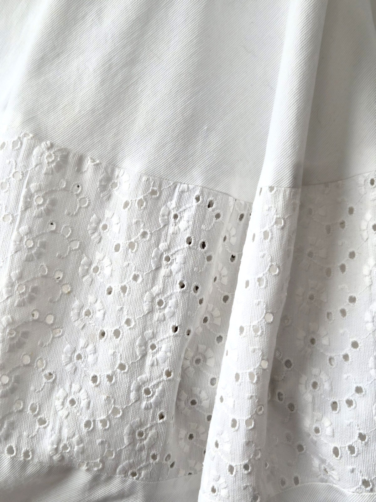Vintage Women’s 1940s-50’s Side Zipper Cotton Eyelet Dress XS, Sweeping Skirt