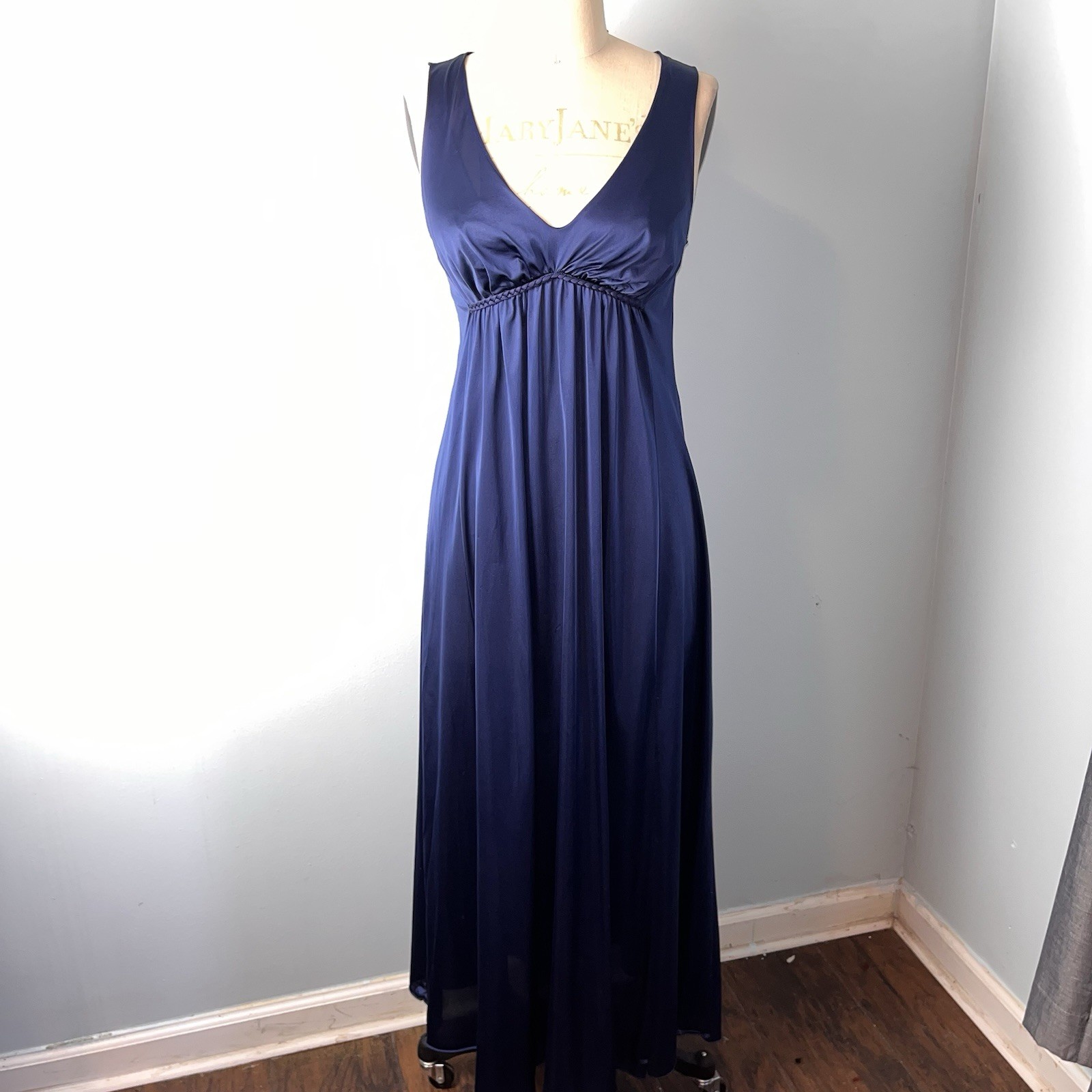 Vtg VANITY FAIR Long Nightgown Nightie Blue Dynasty Hollywood Sweep 34 Stretch