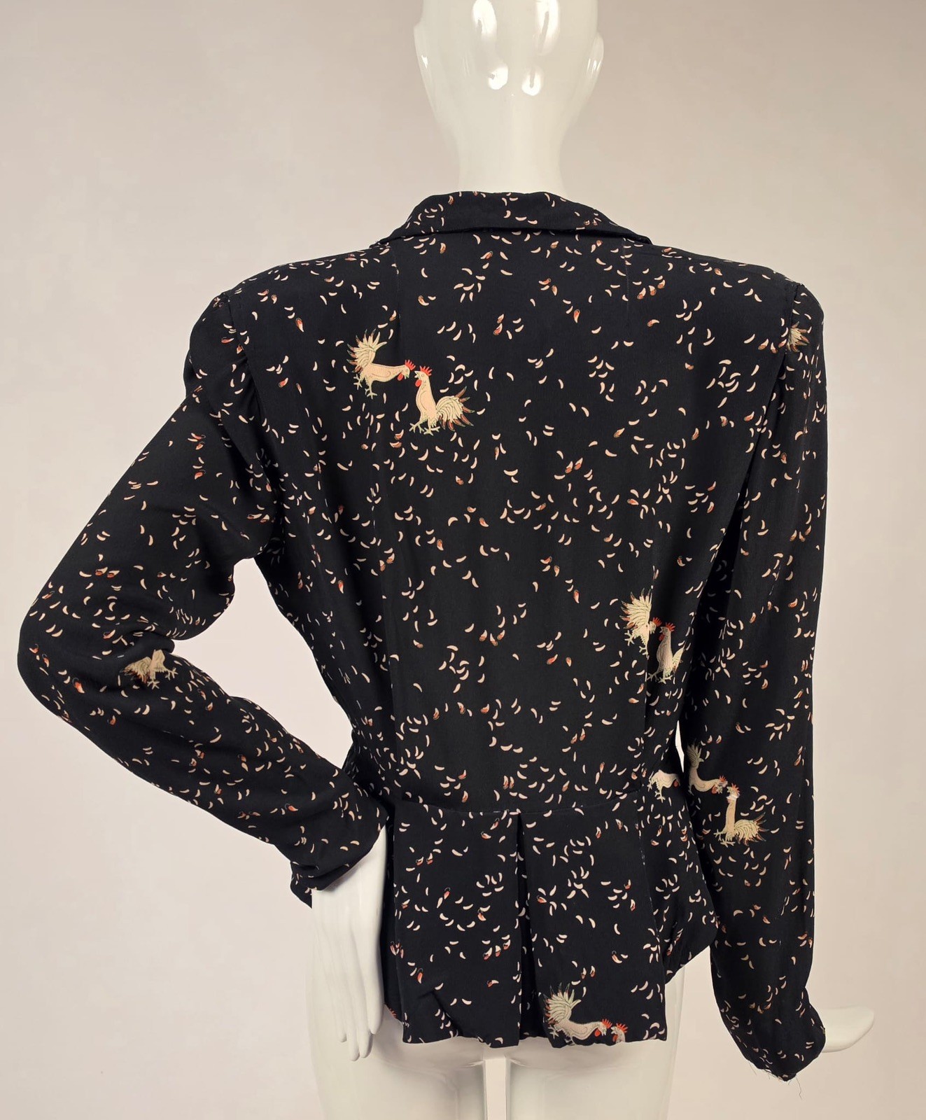VINTAGE 1940’S FIGHTING COCK NOVELTY PRINT JACKET W PADDED SHOULDERS