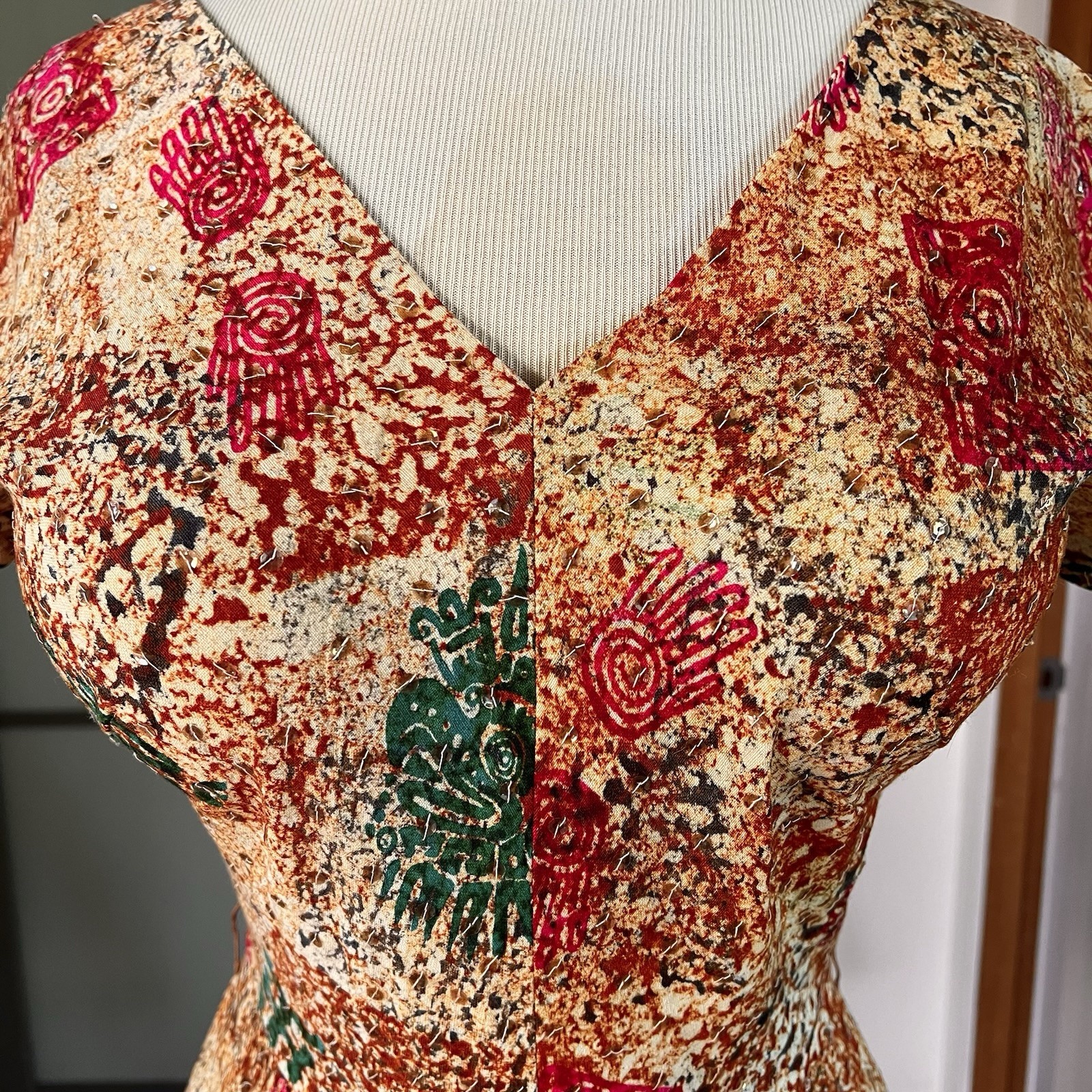 1940s Vintage Tachi Castillo Aztec Print Sequined Dress 27w