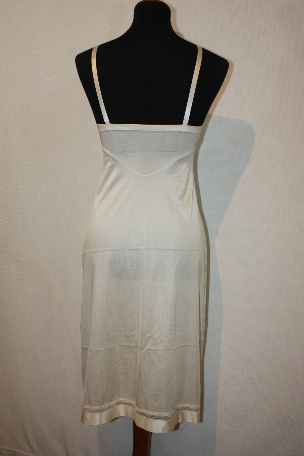 Vtg Lorraine Satiny Peach Slip Sz 32 Tall Lace Trim Adjustable Straps USA Made