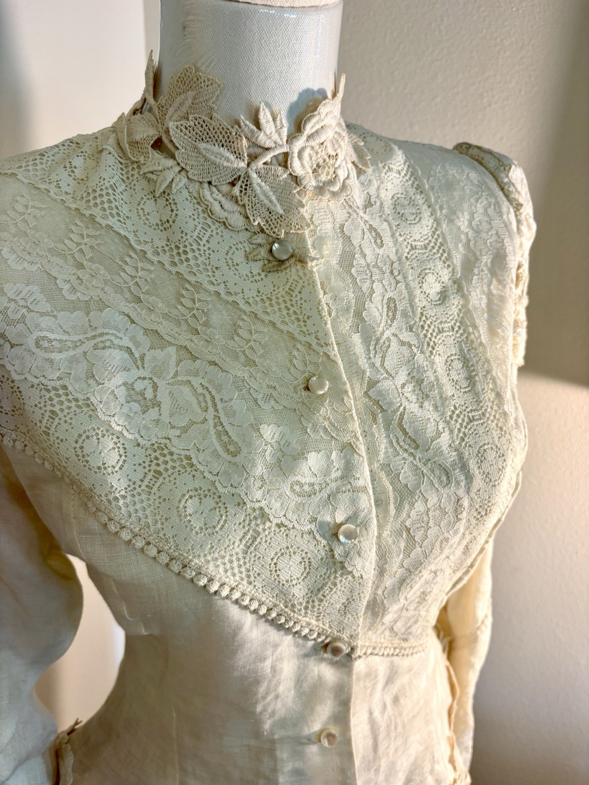 Beautiful Victorian Styled Lorrie Kabala Size 4 100% Imported Irish Linen 2 Pc