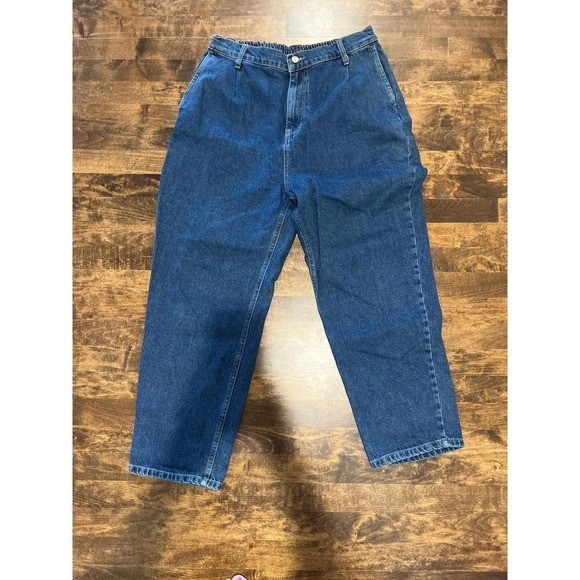 Vintage high waisted Mom jeans, heart patch elastic cropped full hip 30″