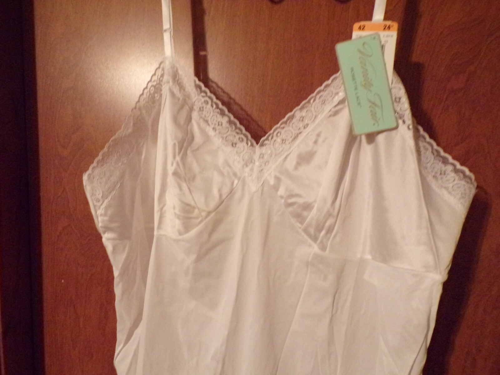 Vintage with Tags Vanity Fair DuPont Nylon Full Slip With Lace Size 24″ 42/48