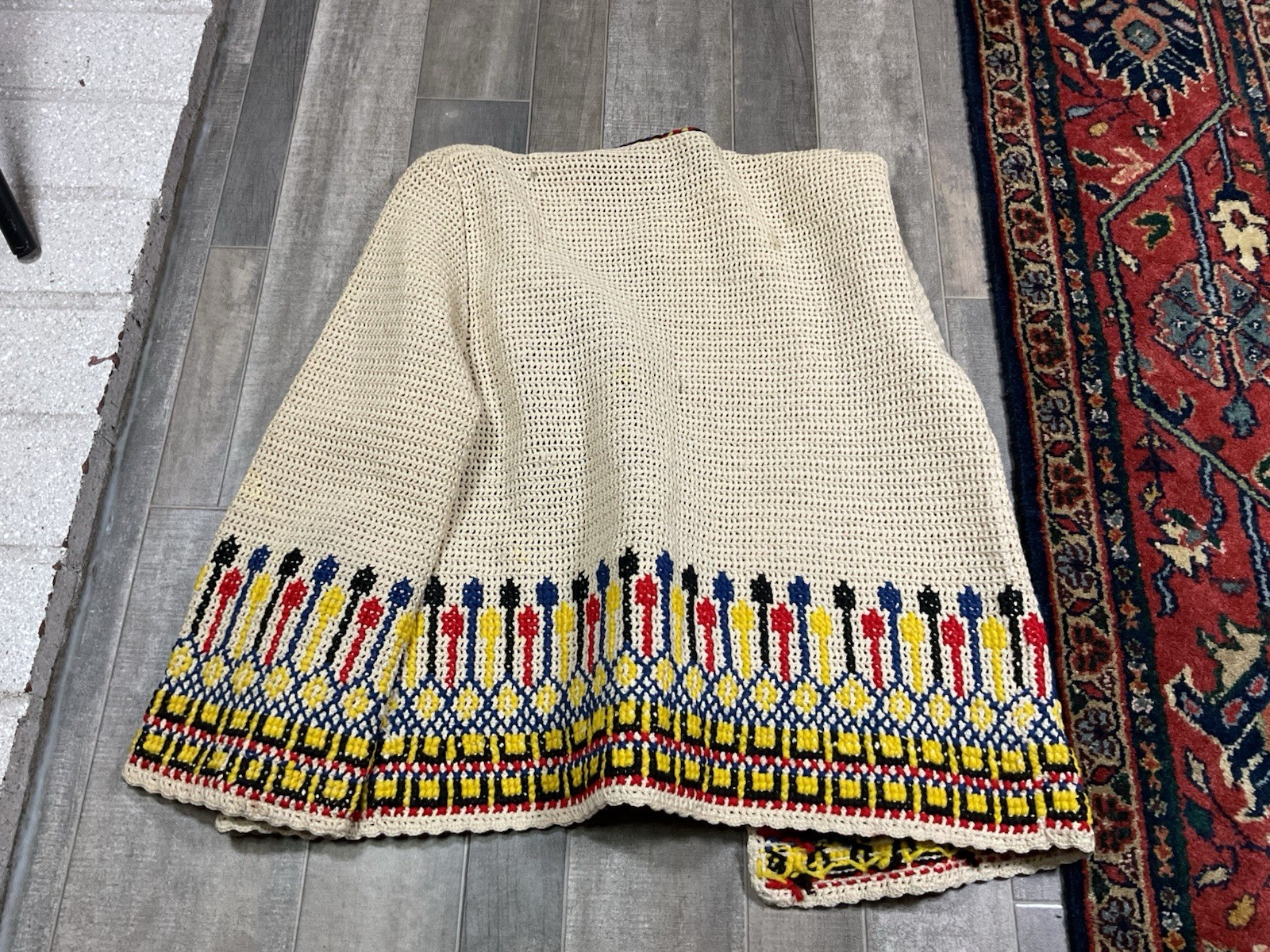 VTG 60s 70s beige MCM Colorful Art Boho Crochet Knit Design Size Small / Medium
