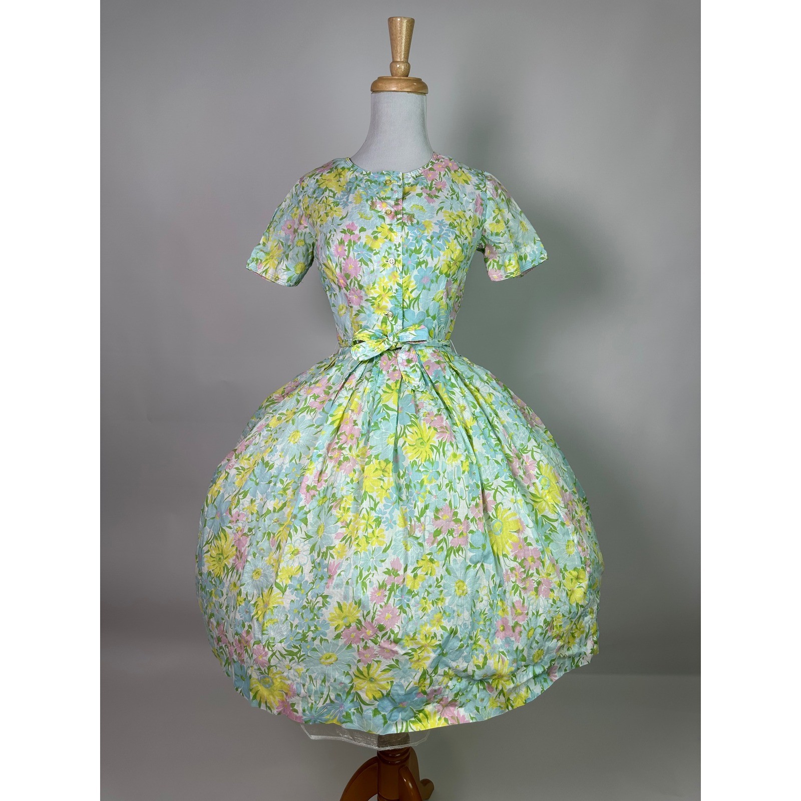 Vintage 1950s Peck & Peck Novelty Floral Print Cotton Dress Pastel Mid-Century