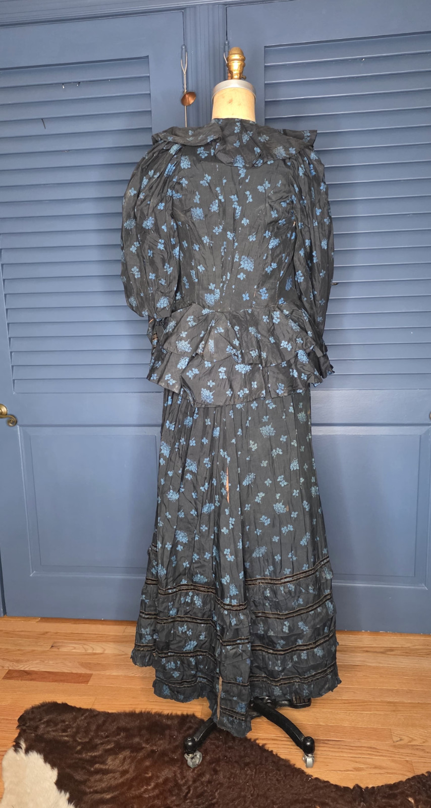 Antique 1890s Victorian Silk Taffeta 2-Pc Dress Gigot Puff Sleeve Boned Study AS