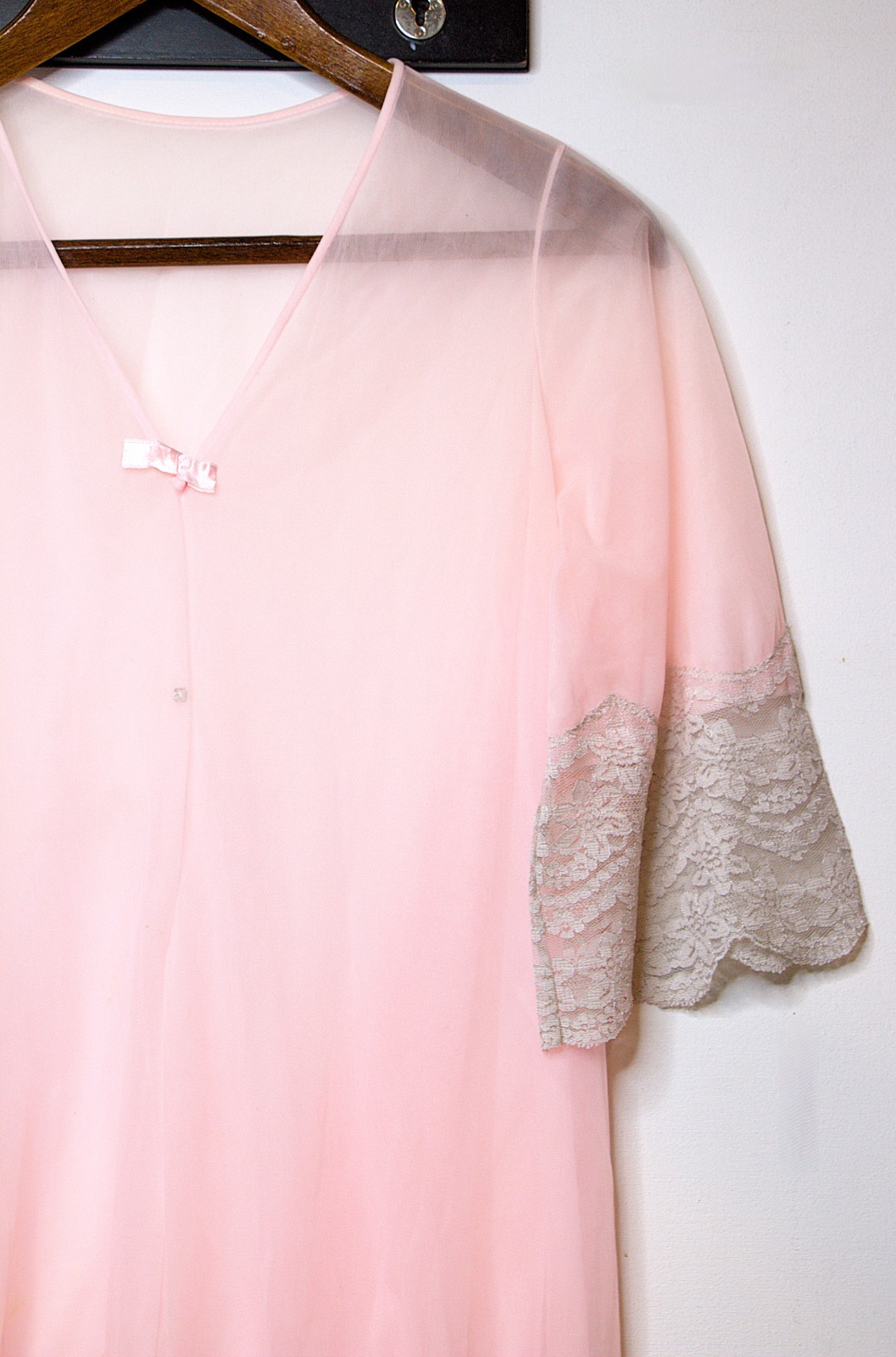 Vintage 60s Gilead Pink Sheer Short Robe with Light Gray Lace 1/2 Sleeve S