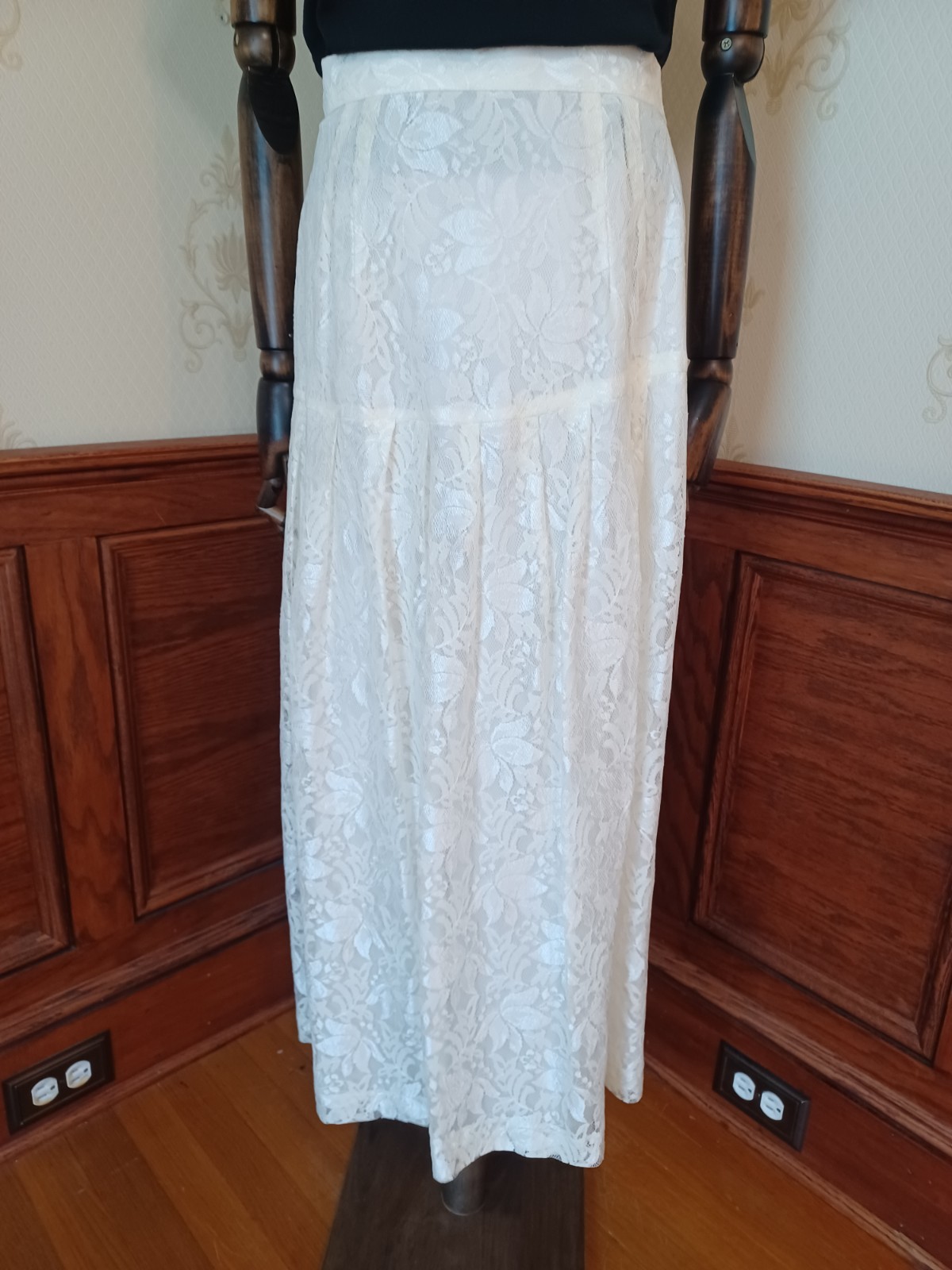 Vintage 1980s Marie St. Claire White Iridescent Lace Romantic Cottagecore Skirt