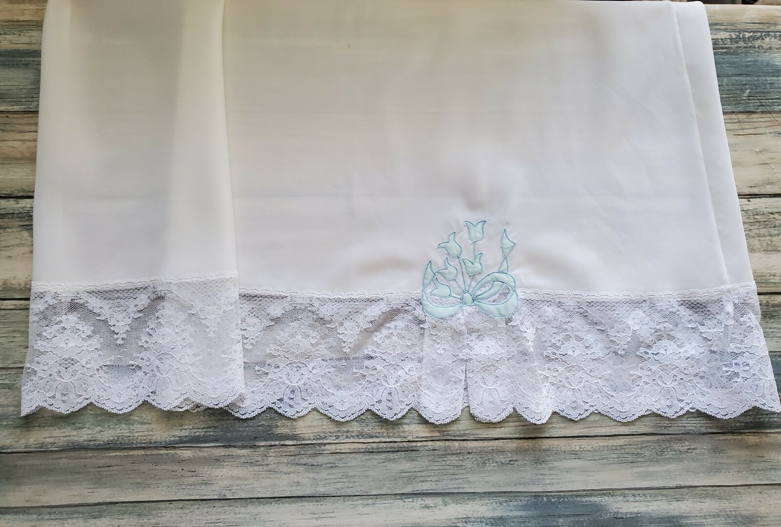 YOUNG TRADITIONS LACE NYLON HALF SLIP SZ M MEDIUM 27.5″ WHITE EUC