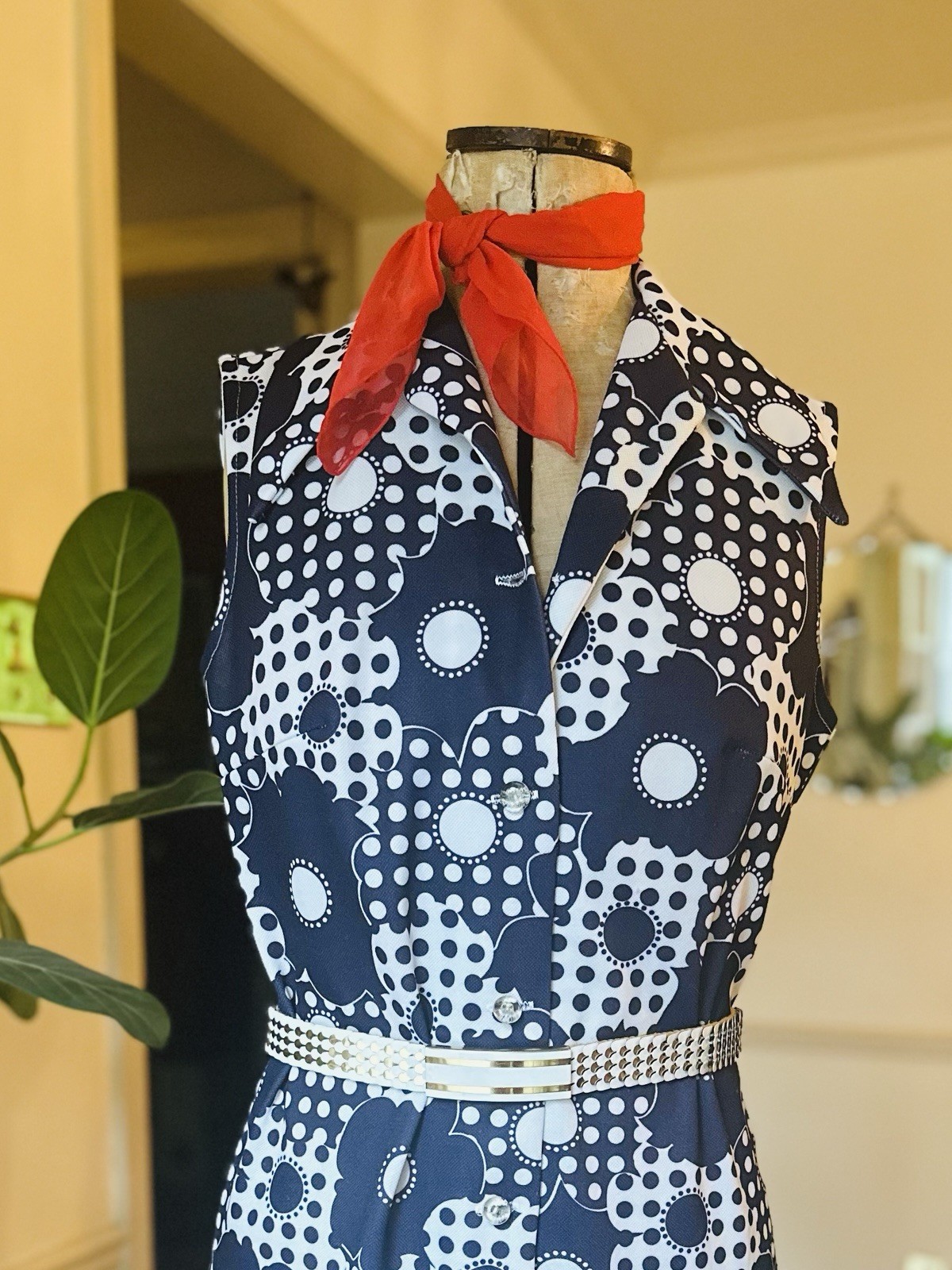 Vintage 60s/70s Mod Sheath Mini Dress Navy Blue White