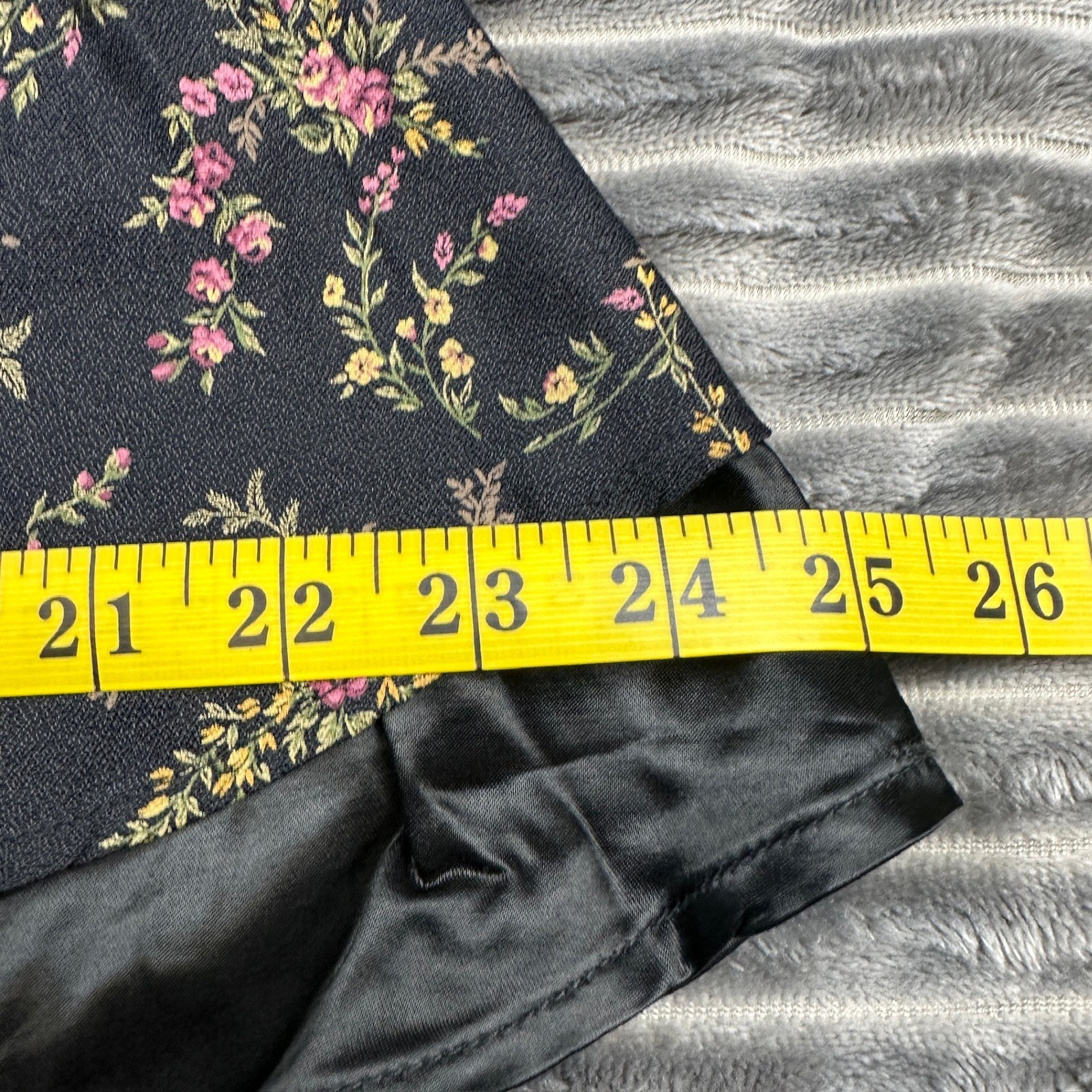 Wrapper USA Vintage 90s Floral Mini Skirt Black Satin Ruffle Hem Size 5/6 Grunge