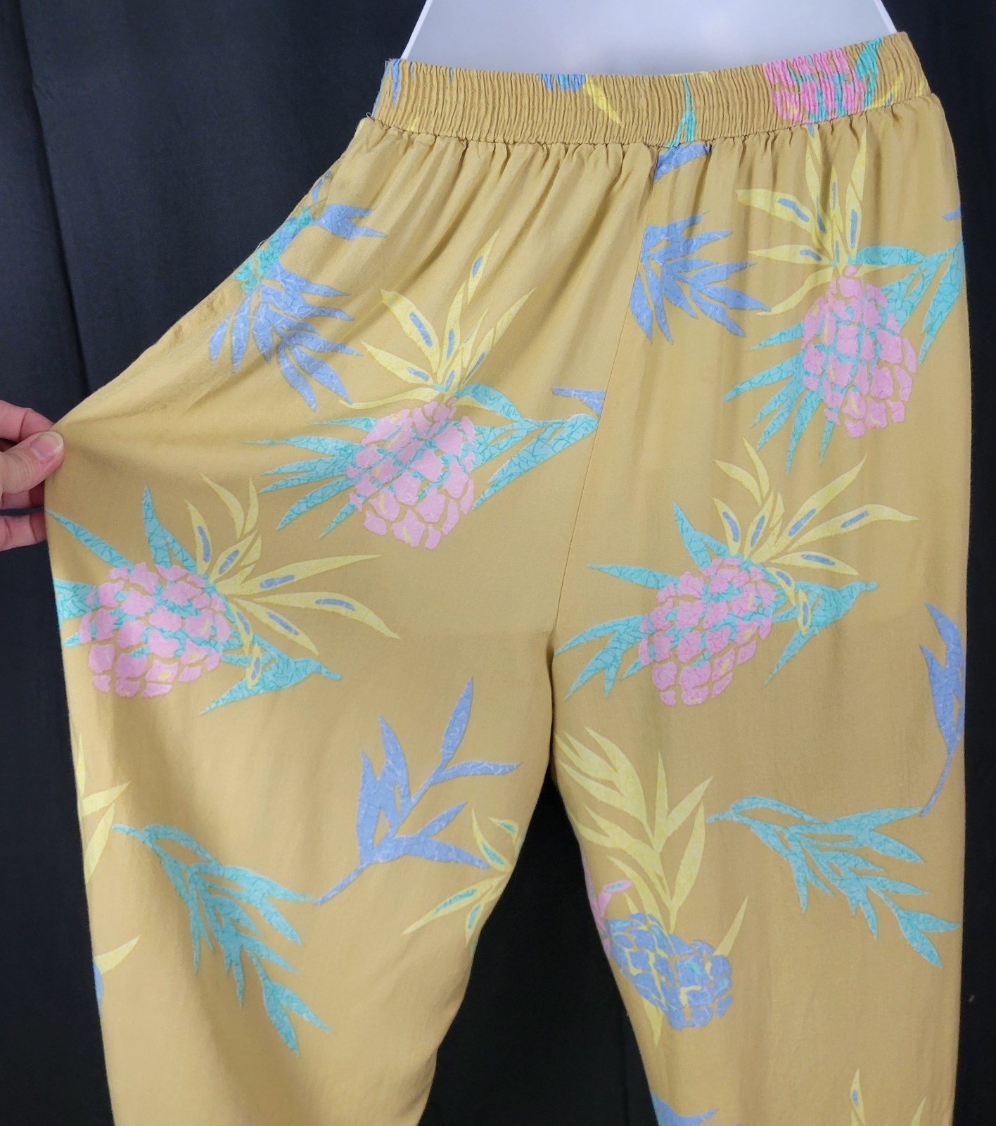 Vintage Maui Connection Tan Hawaiian Pants w Pastel Leaves Size Large