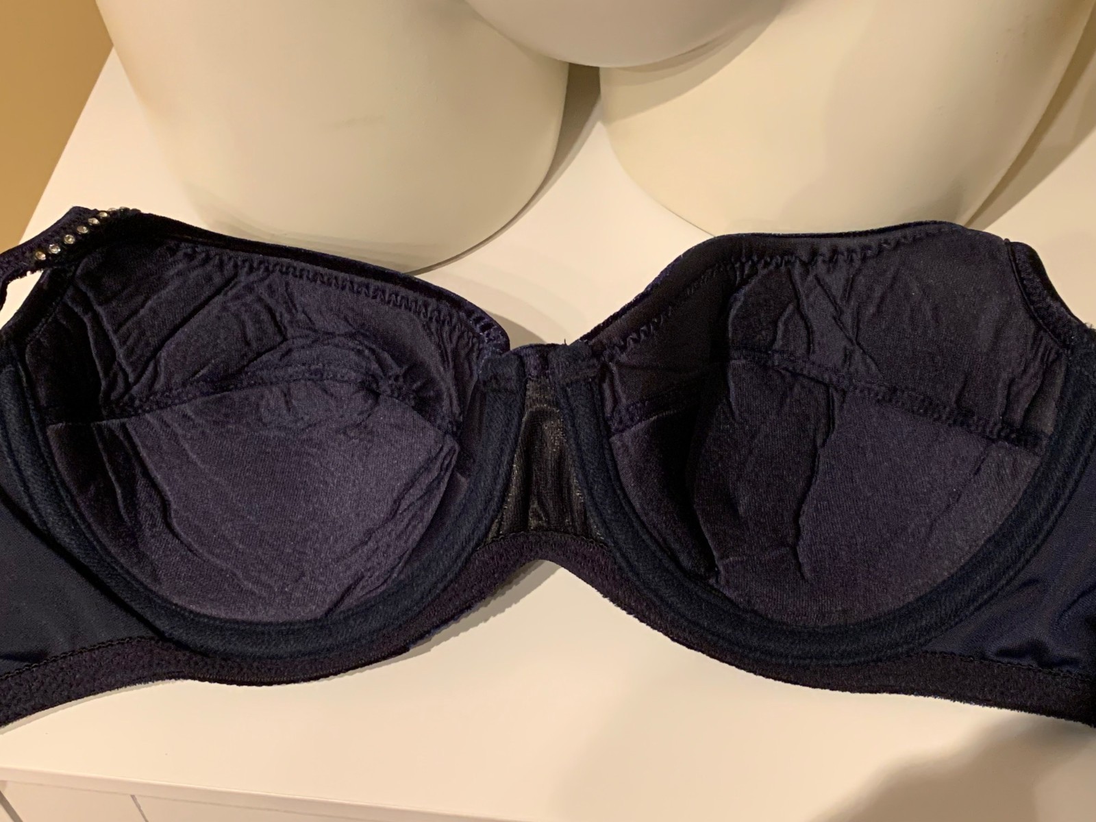VINTAGE VICTORIA’S SECRET DARK NAVY BLUE VELVET/RHINESTONE UNDERWIRE BRA 34B