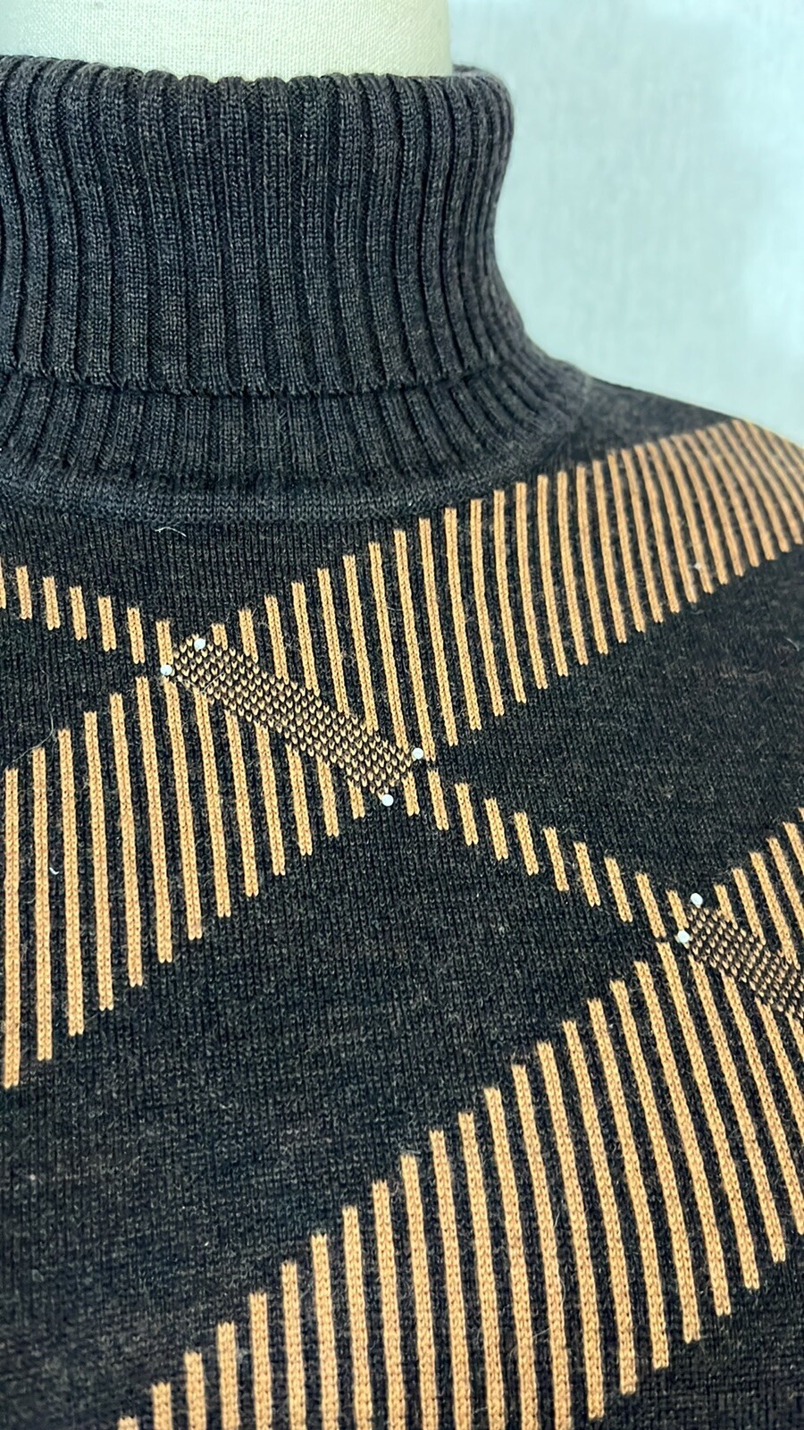 Vintage 100% New Wool Geometric Fine Gauge Le Jui Sweater M Brown Tan