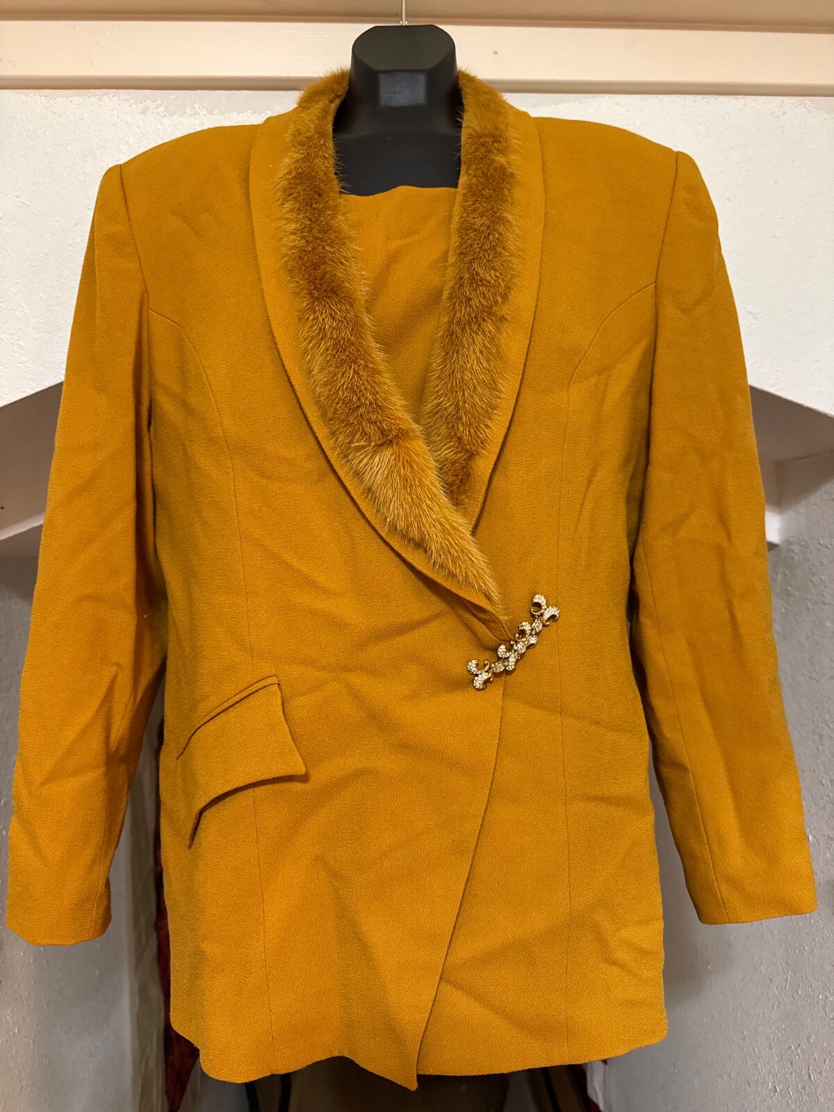 LILY & TAYLOR NY Paris Gold Jacket Trimmed with Finland Mink USA Large